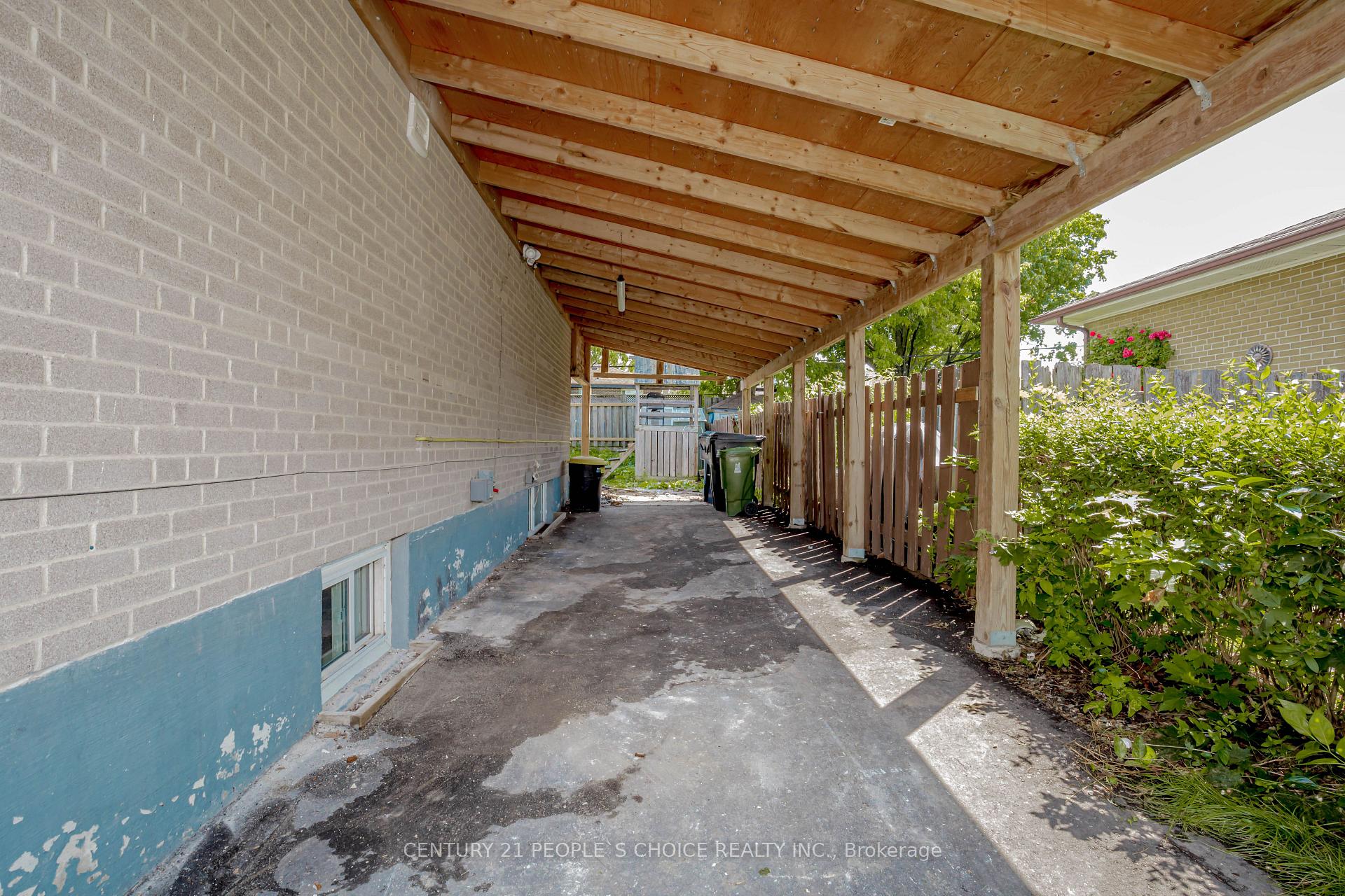 Photo 11 of 215 Jeffcoat Drive, Etobicoke, West Humber-Clairville — HOMEH