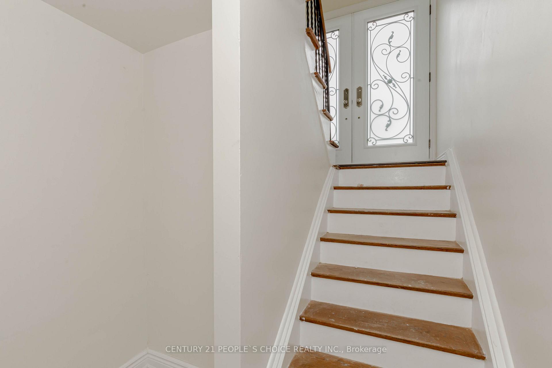 Photo 14 of 215 Jeffcoat Drive, Etobicoke, West Humber-Clairville — HOMEH