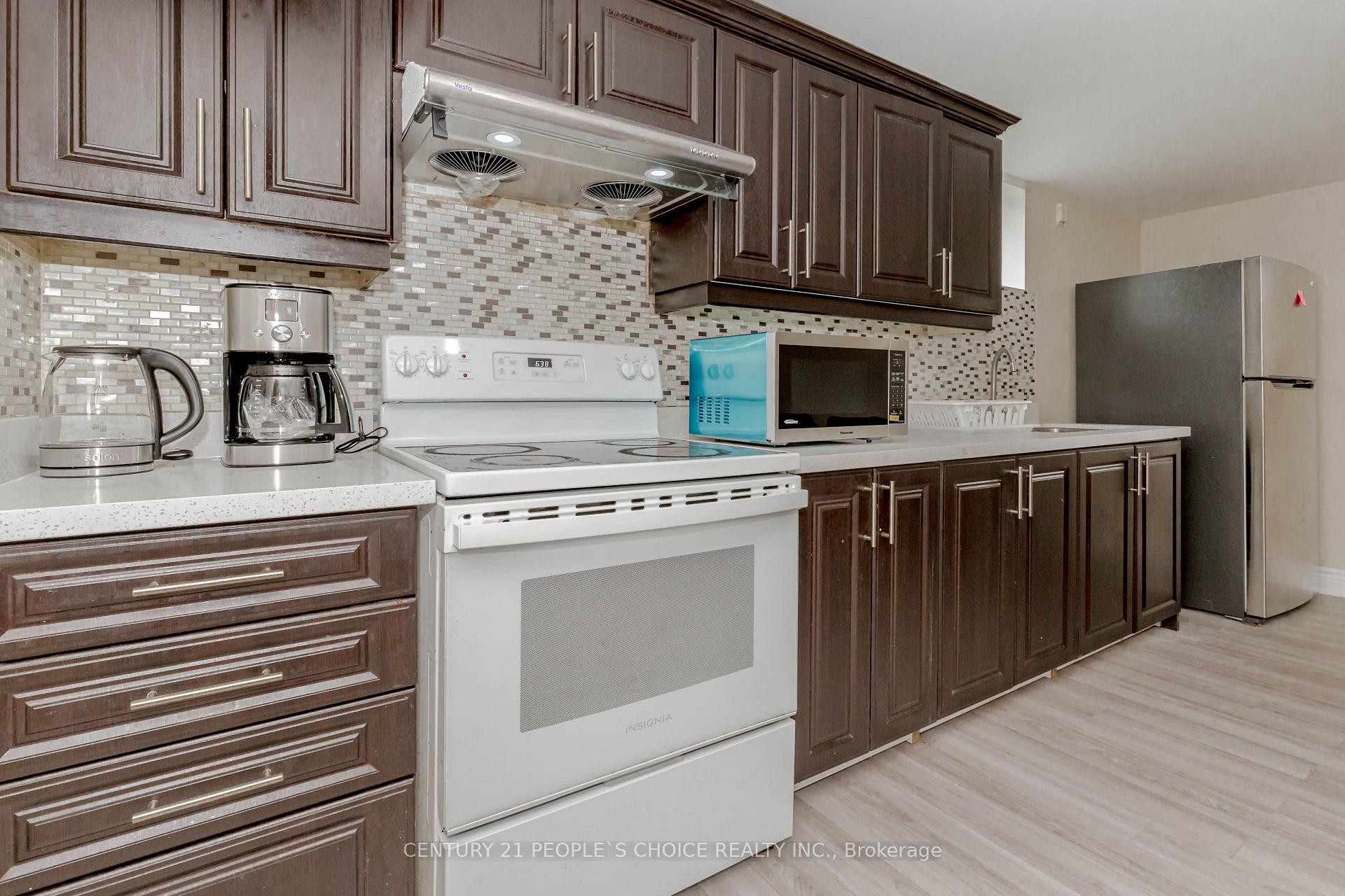 Photo 25 of 215 Jeffcoat Drive, Etobicoke, West Humber-Clairville — HOMEH