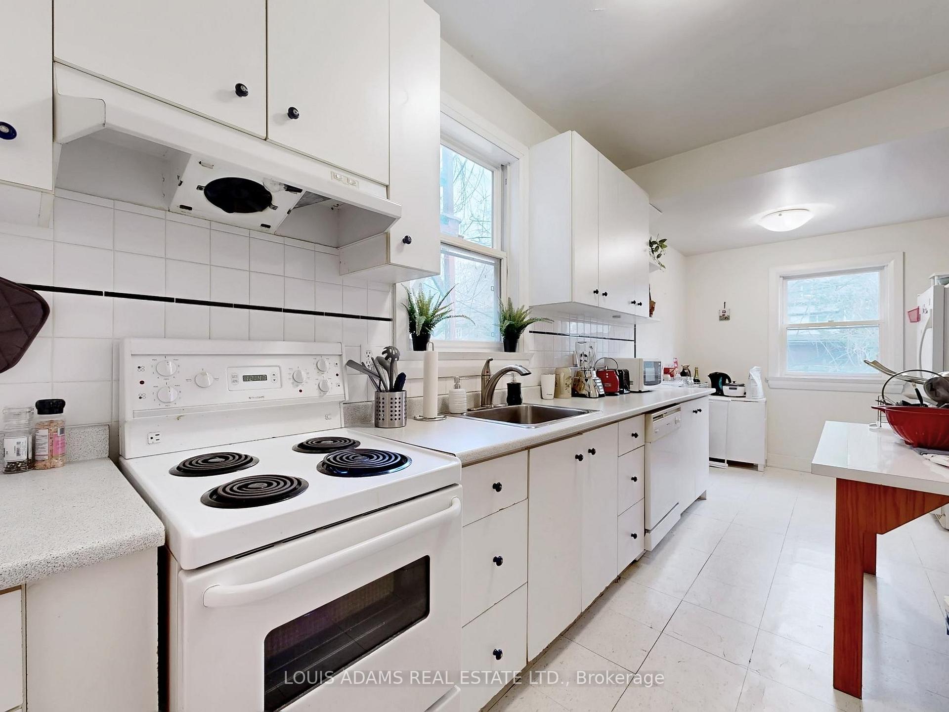 Photo 10 of 499 Palmerston Boulevard, Toronto, Palmerston-Little Italy — HOMEH