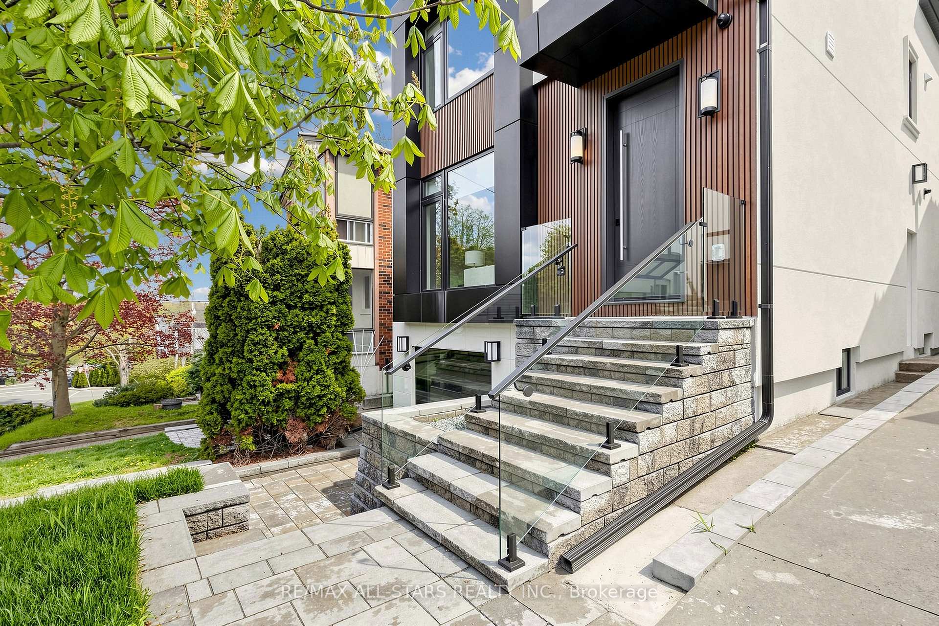 Photo 4 of 127 Banff Road, Toronto, Mount Pleasant East — HOMEH