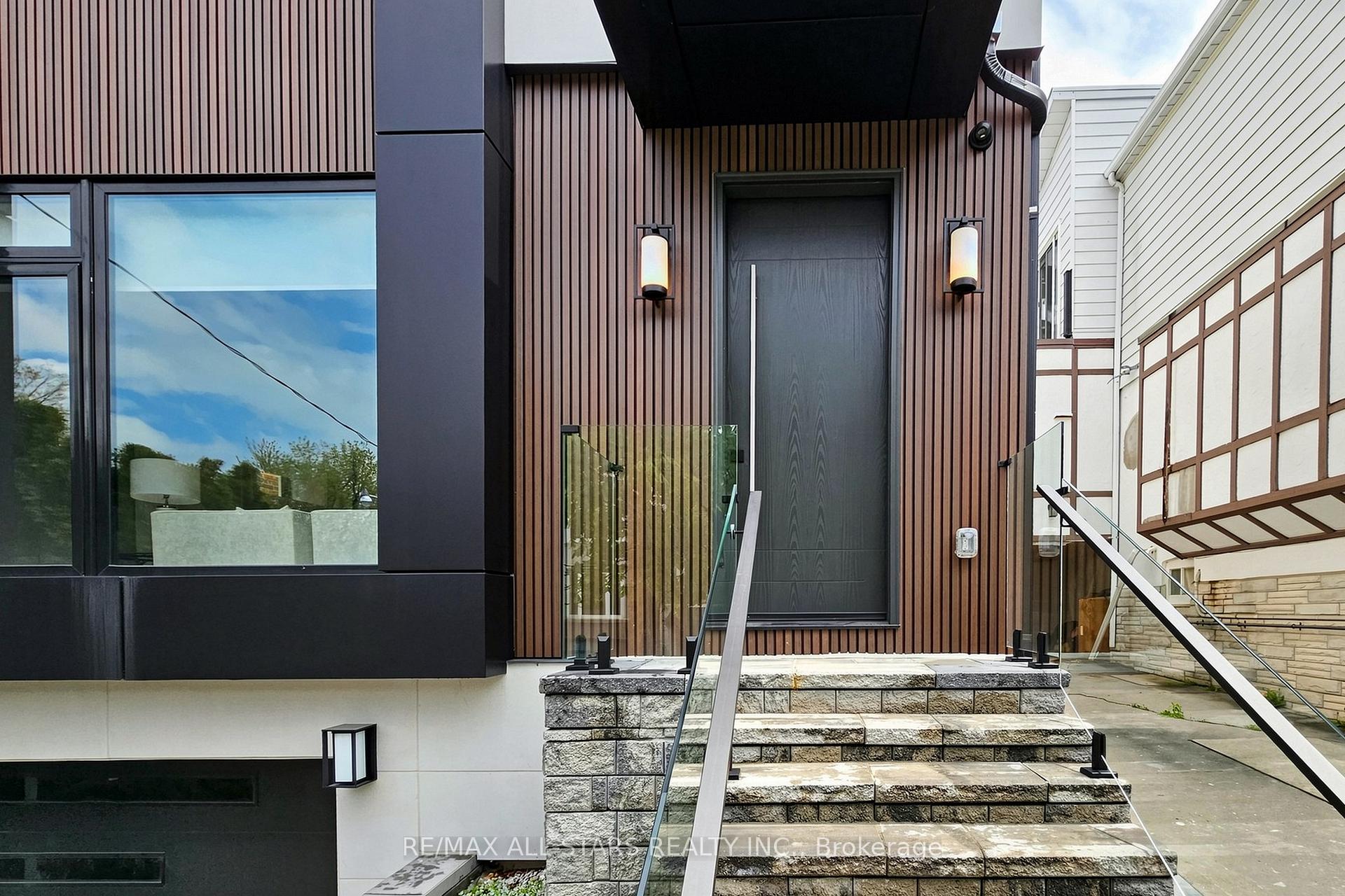 Photo 5 of 127 Banff Road, Toronto, Mount Pleasant East — HOMEH