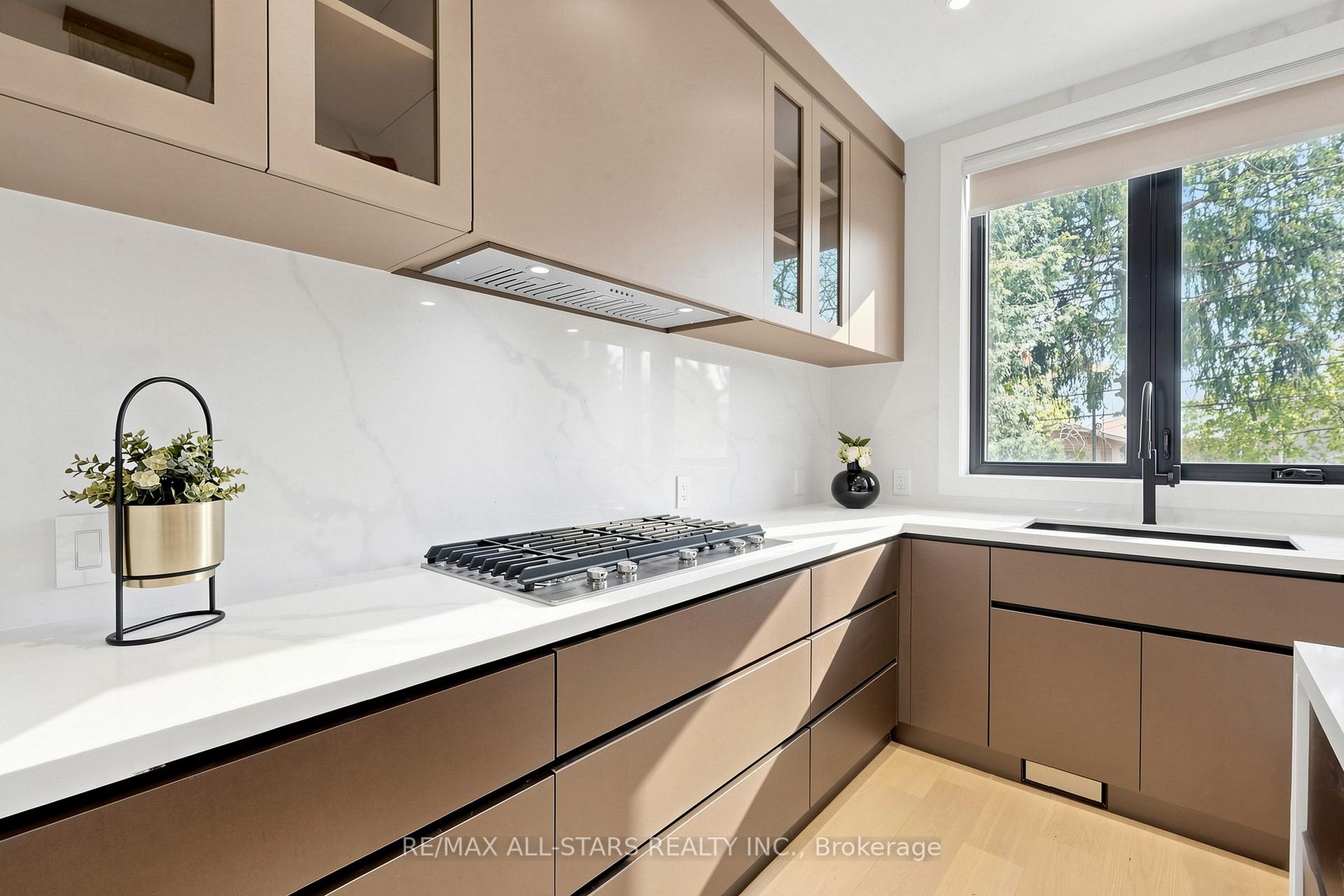 Photo 18 of 127 Banff Road, Toronto, Mount Pleasant East — HOMEH