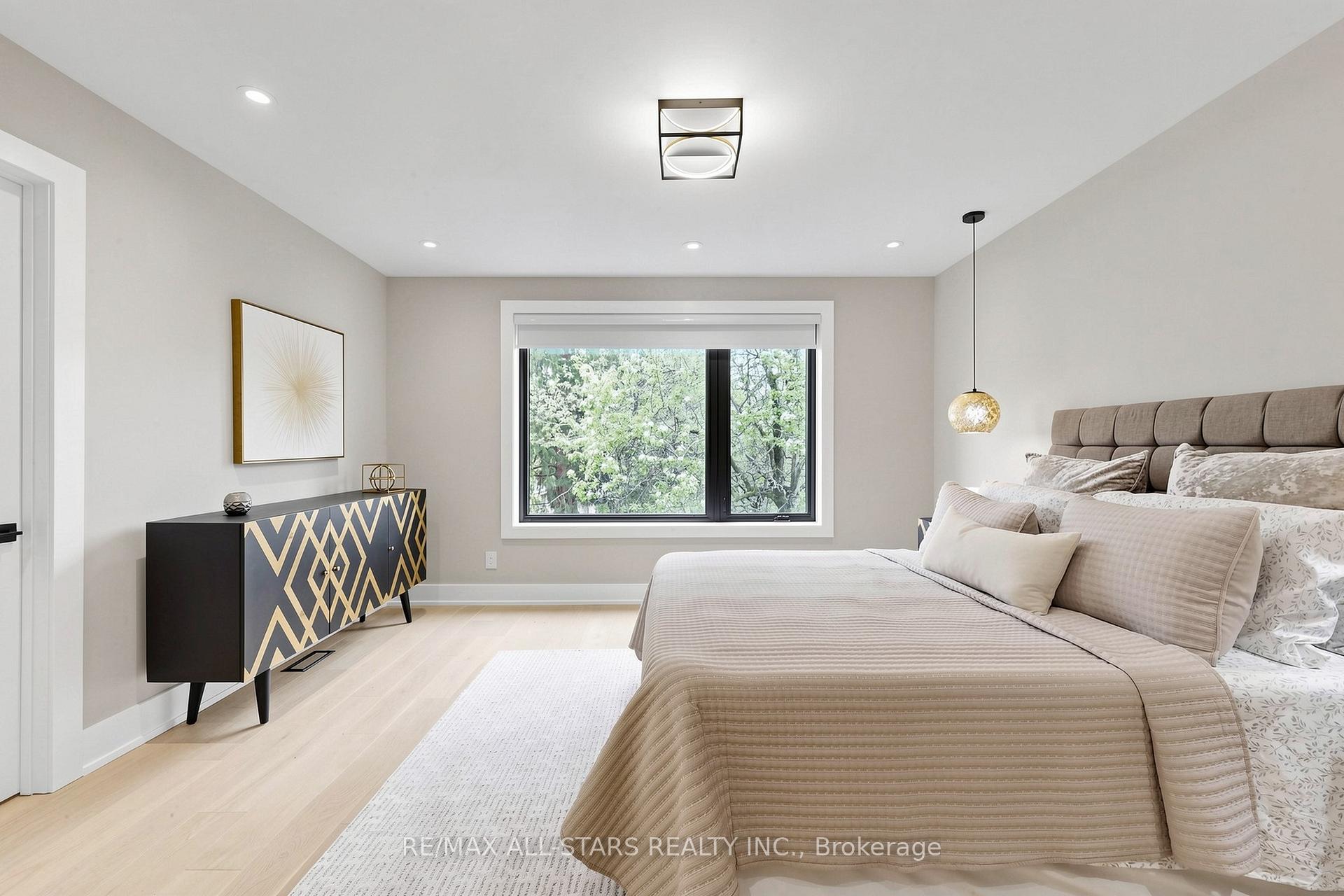 Photo 24 of 127 Banff Road, Toronto, Mount Pleasant East — HOMEH