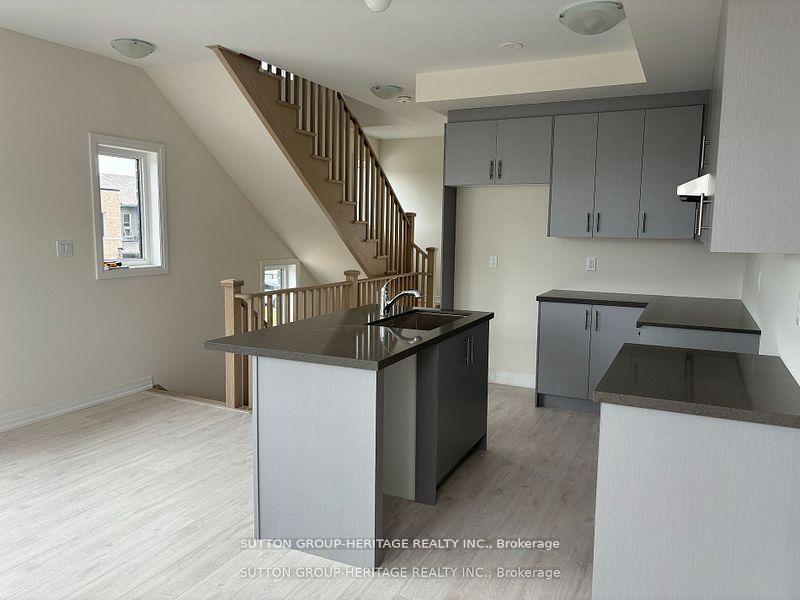 Photo 8 of 1 Cherry Hill Lane, Barrie, Painswick South — HOMEH