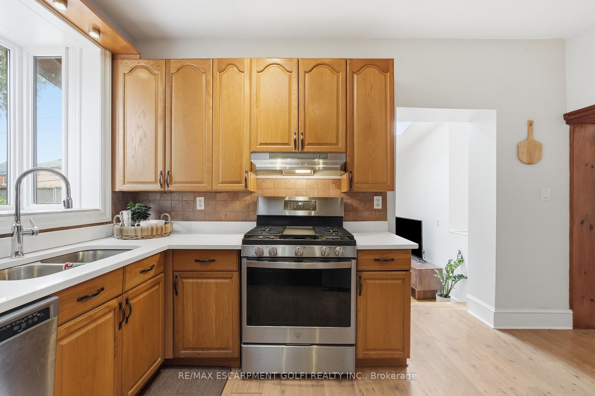Photo 10 of 356 Hughson Street, Hamilton, North End — HOMEH