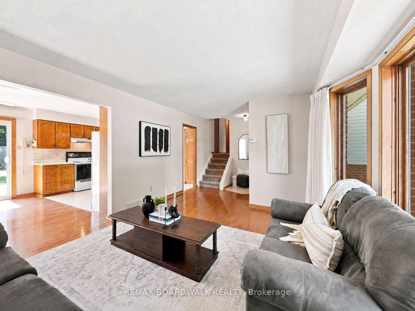 Photo 10 of 21 Maitland Street, Ottawa, Richmond — HOMEH