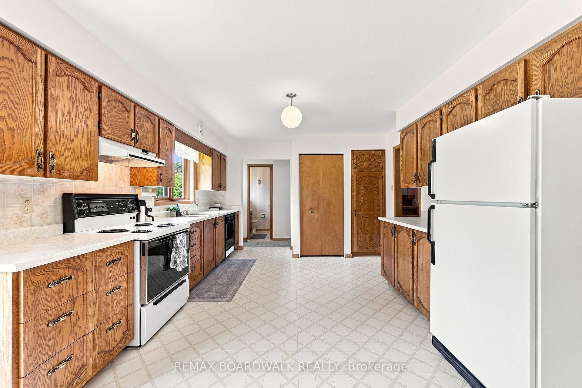 Photo 12 of 21 Maitland Street, Ottawa, Richmond — HOMEH