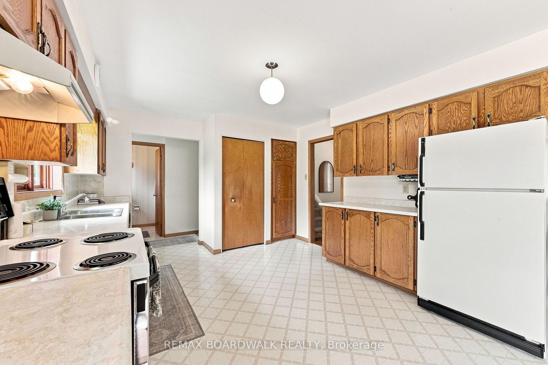 Photo 13 of 21 Maitland Street, Ottawa, Richmond — HOMEH