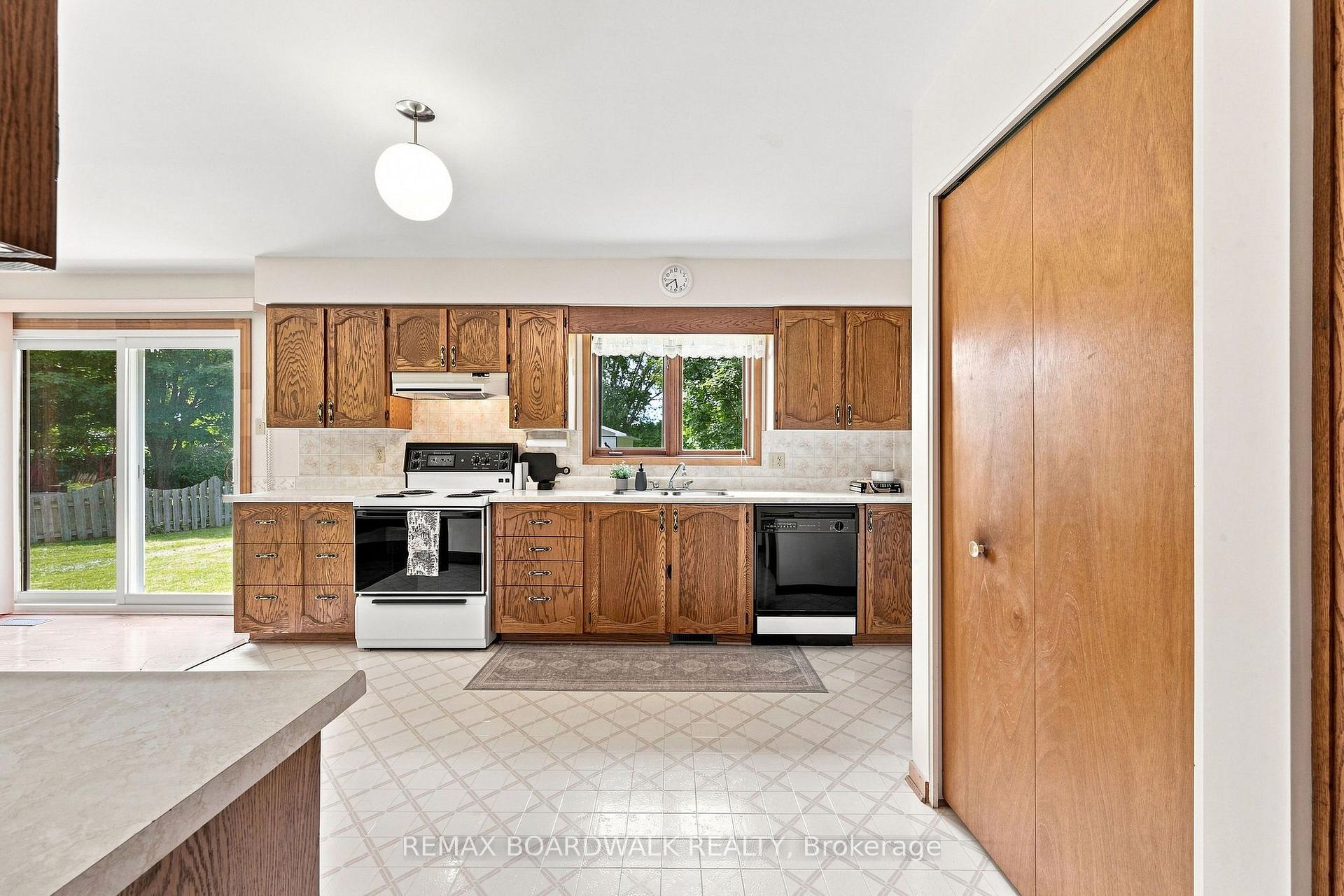 Photo 14 of 21 Maitland Street, Ottawa, Richmond — HOMEH