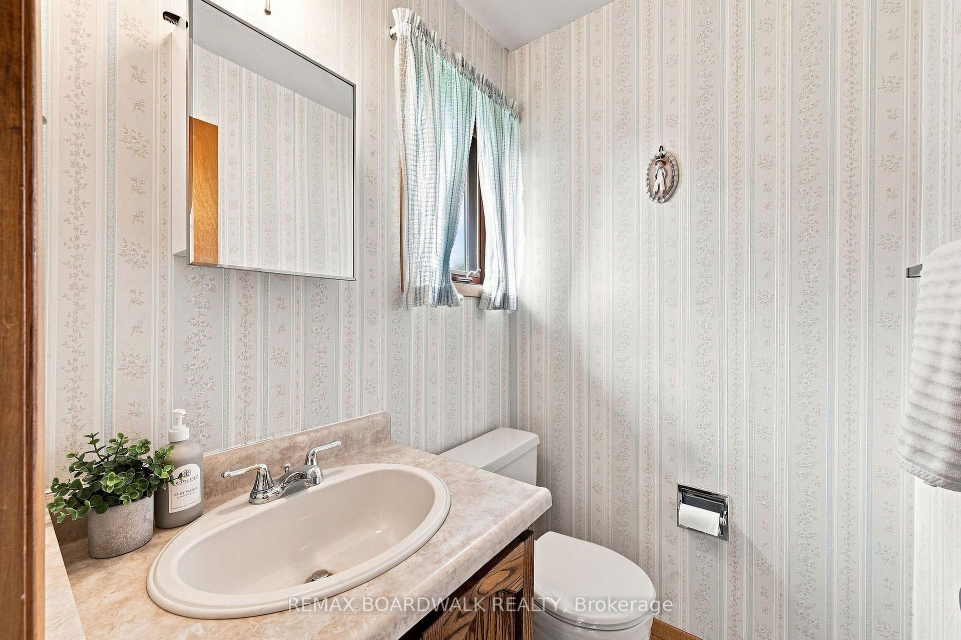 Photo 17 of 21 Maitland Street, Ottawa, Richmond — HOMEH