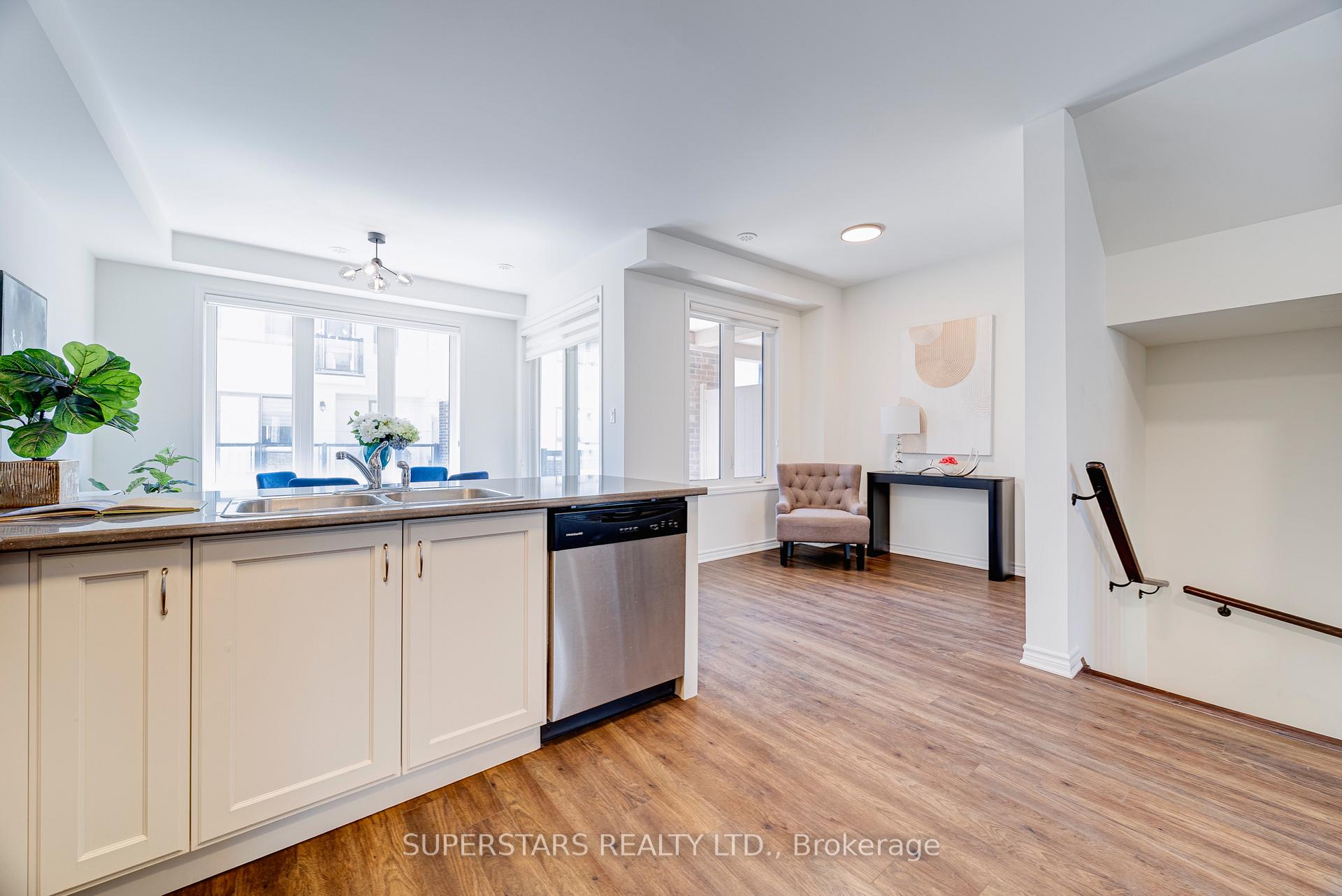 Photo 11 of 241 Rustle Woods Avenue, Markham, Cornell — HOMEH
