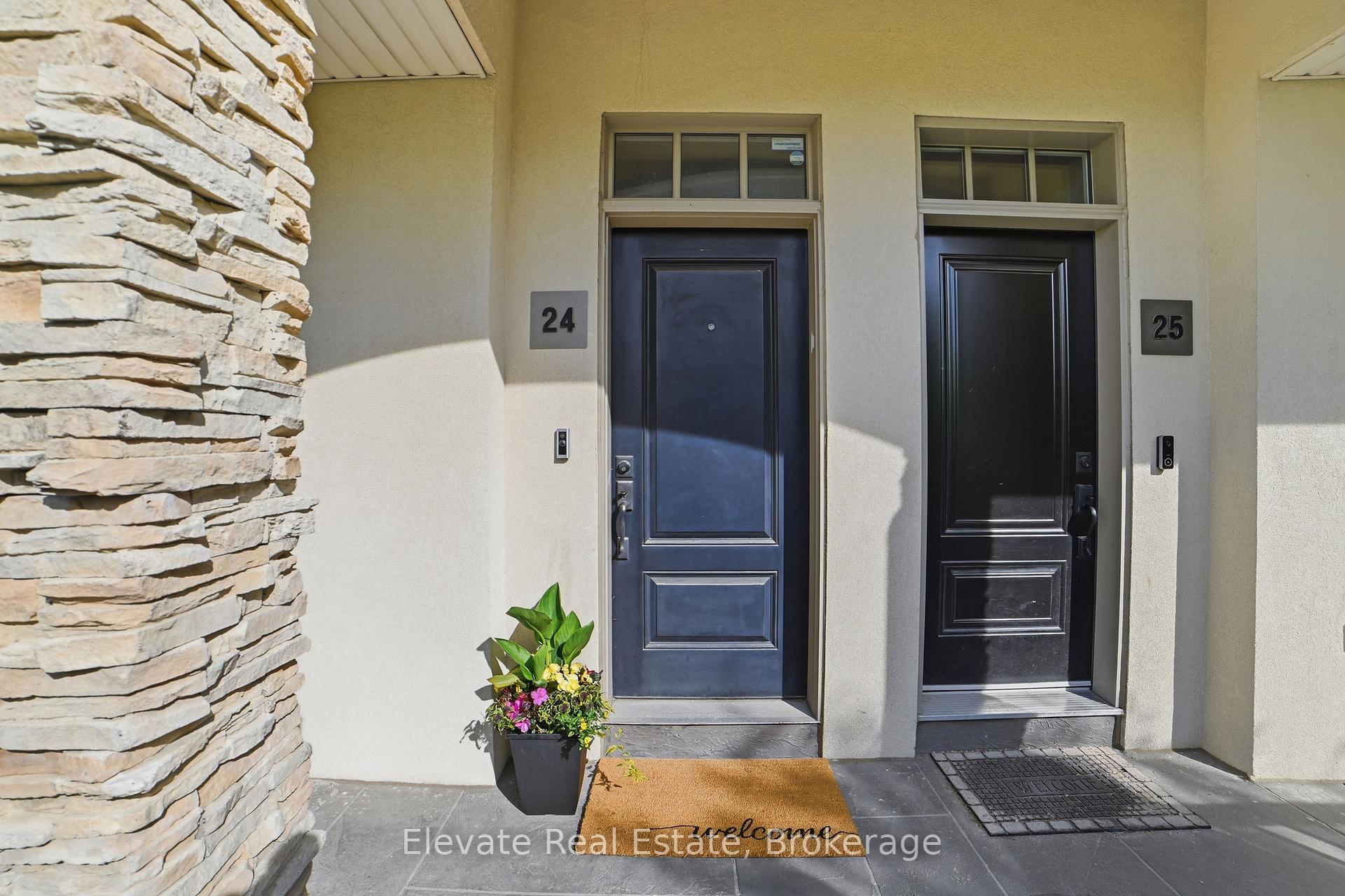 Photo 3 of Unit 24, 3083 Cawthra Road, Mississauga, Applewood — HOMEH