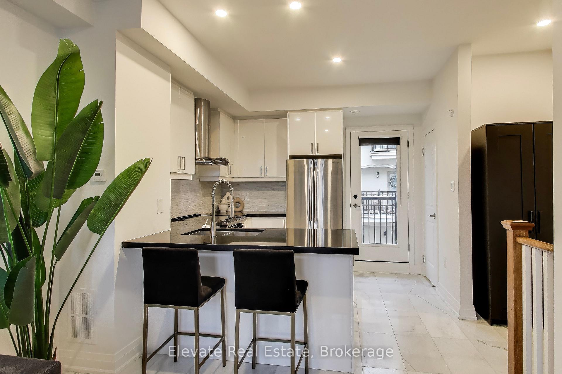 Photo 8 of Unit 24, 3083 Cawthra Road, Mississauga, Applewood — HOMEH