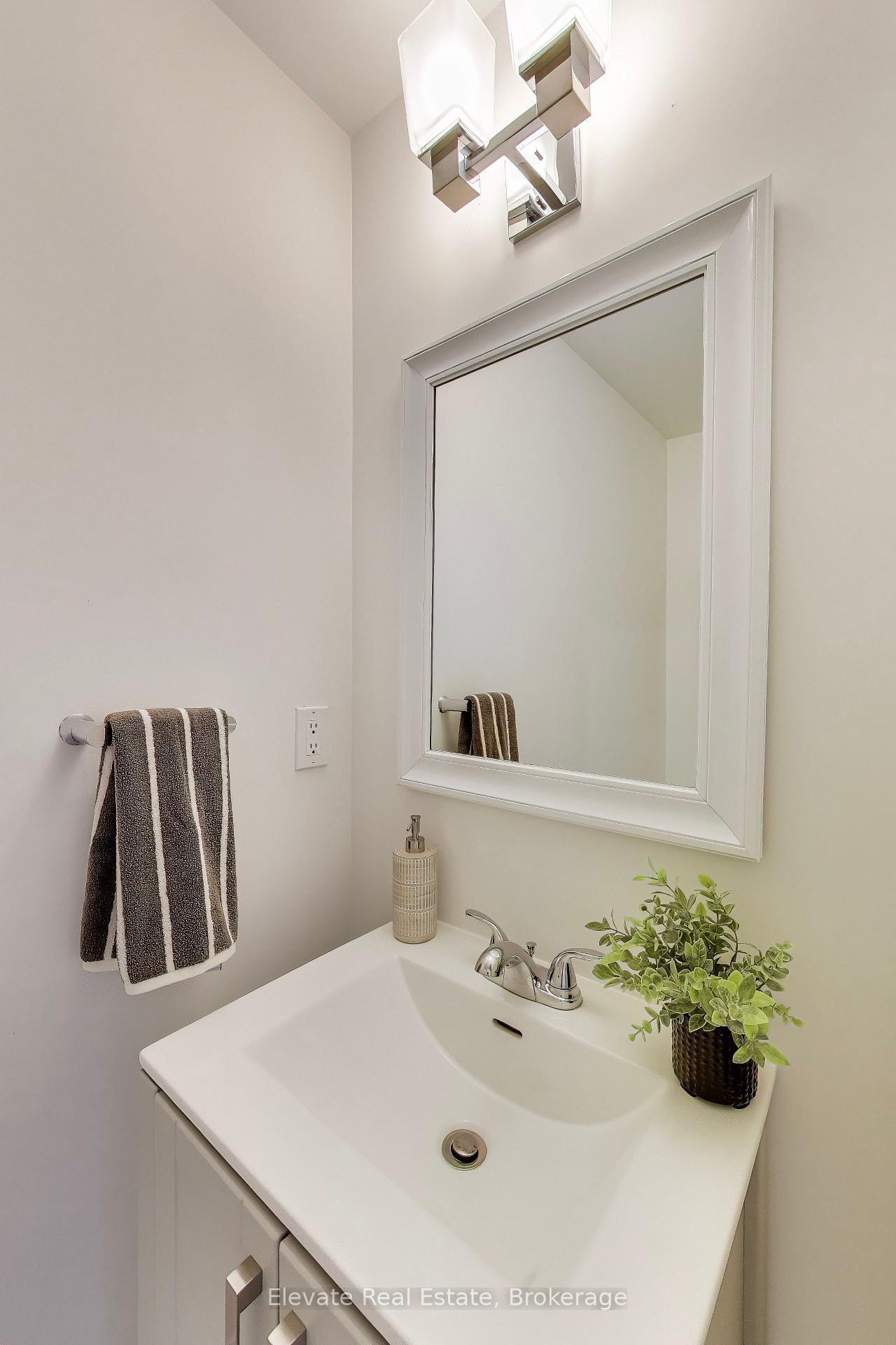 Photo 9 of Unit 24, 3083 Cawthra Road, Mississauga, Applewood — HOMEH