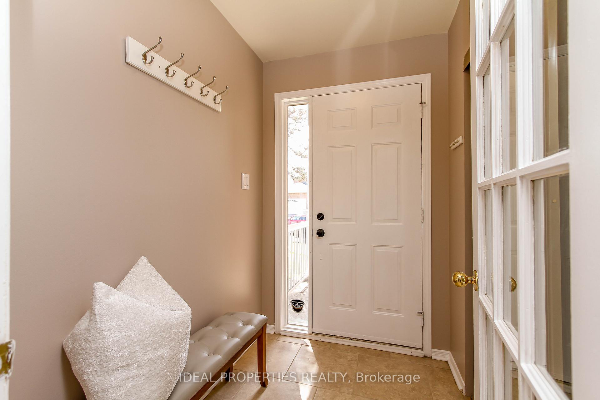 Photo 3 of 39 Huntings End Avenue, Ottawa, Kanata - Bridlewood — HOMEH