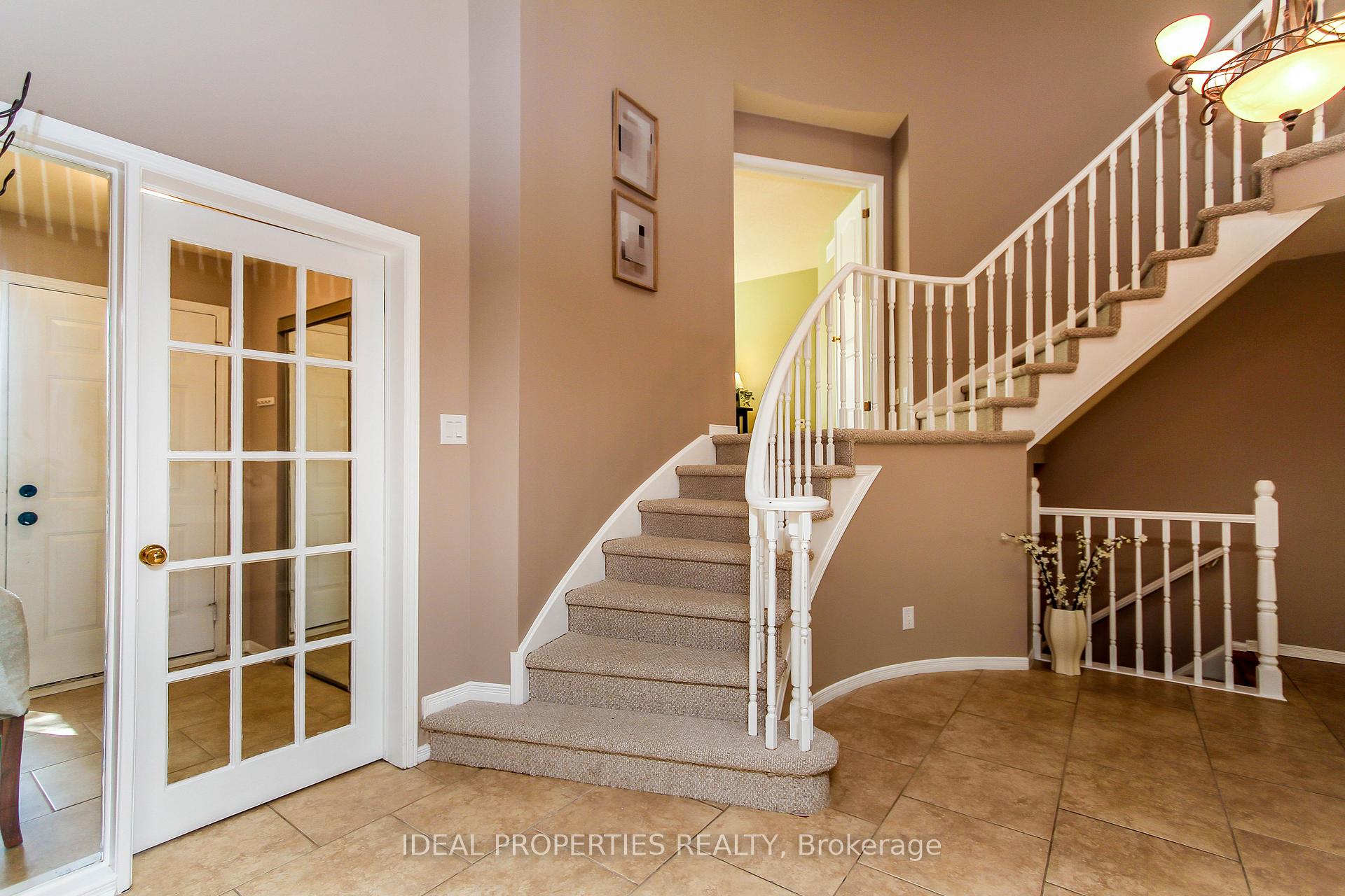 Photo 5 of 39 Huntings End Avenue, Ottawa, Kanata - Bridlewood — HOMEH