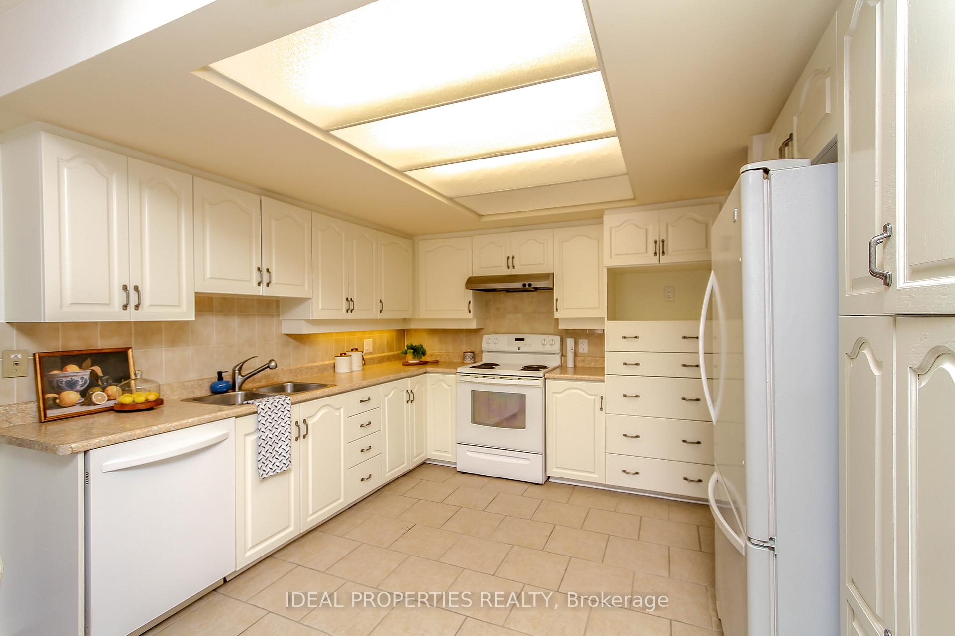 Photo 17 of 39 Huntings End Avenue, Ottawa, Kanata - Bridlewood — HOMEH