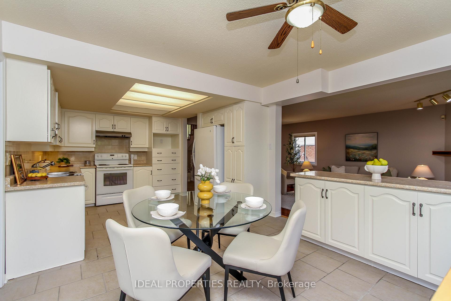 Photo 18 of 39 Huntings End Avenue, Ottawa, Kanata - Bridlewood — HOMEH