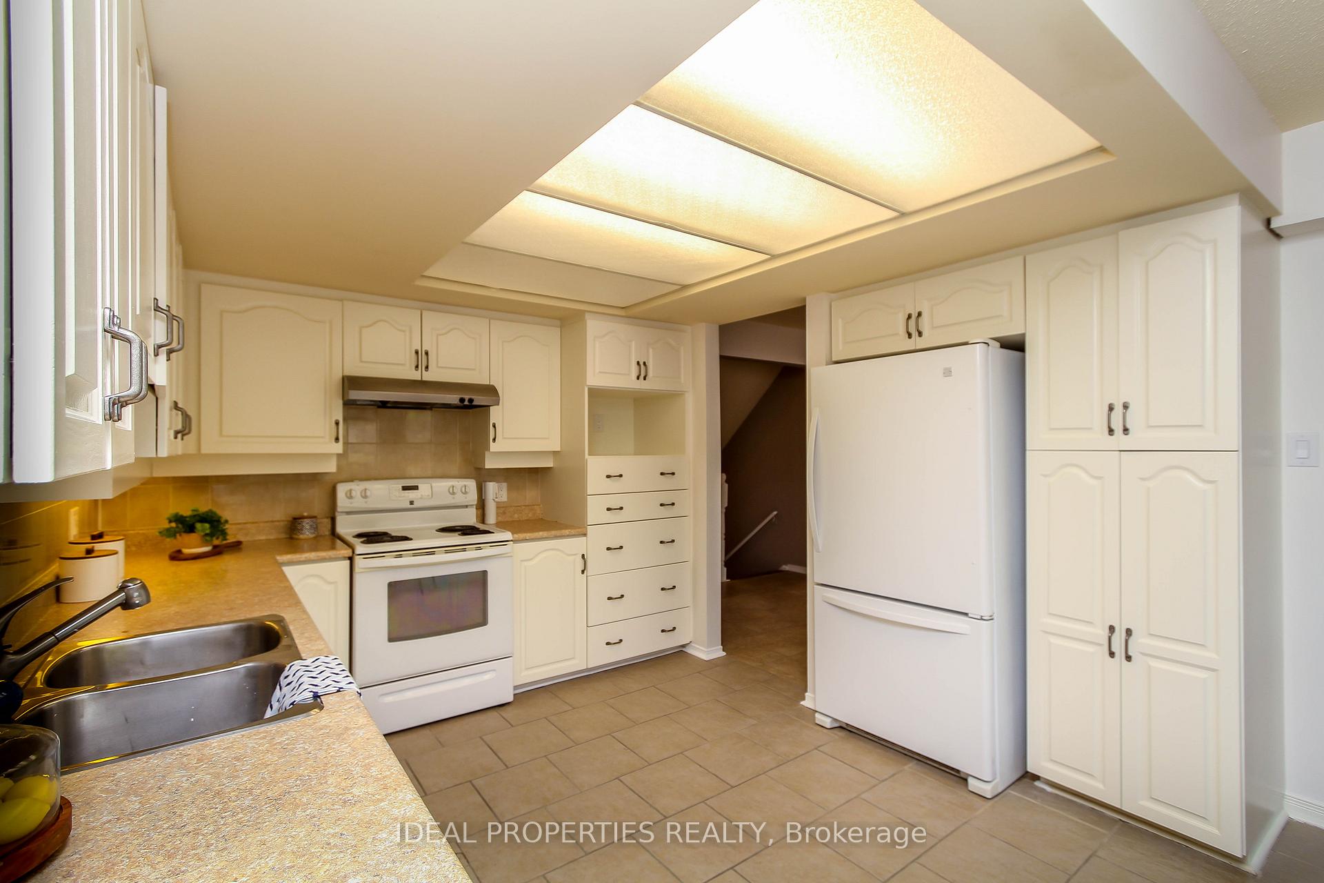 Photo 19 of 39 Huntings End Avenue, Ottawa, Kanata - Bridlewood — HOMEH