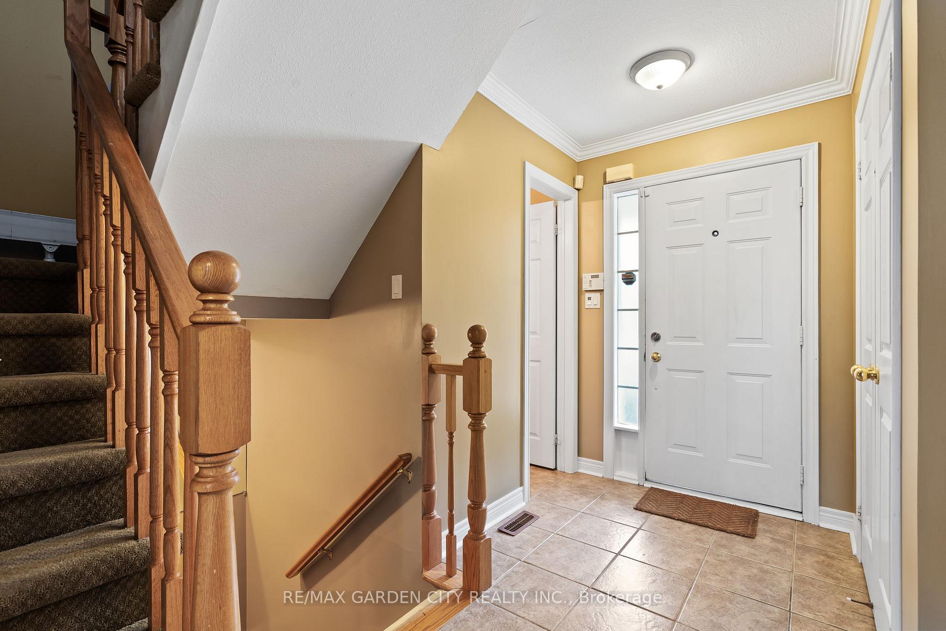 Photo 5 of 401 Wright Crescent, Niagara-on-the-Lake, Glendale — HOMEH