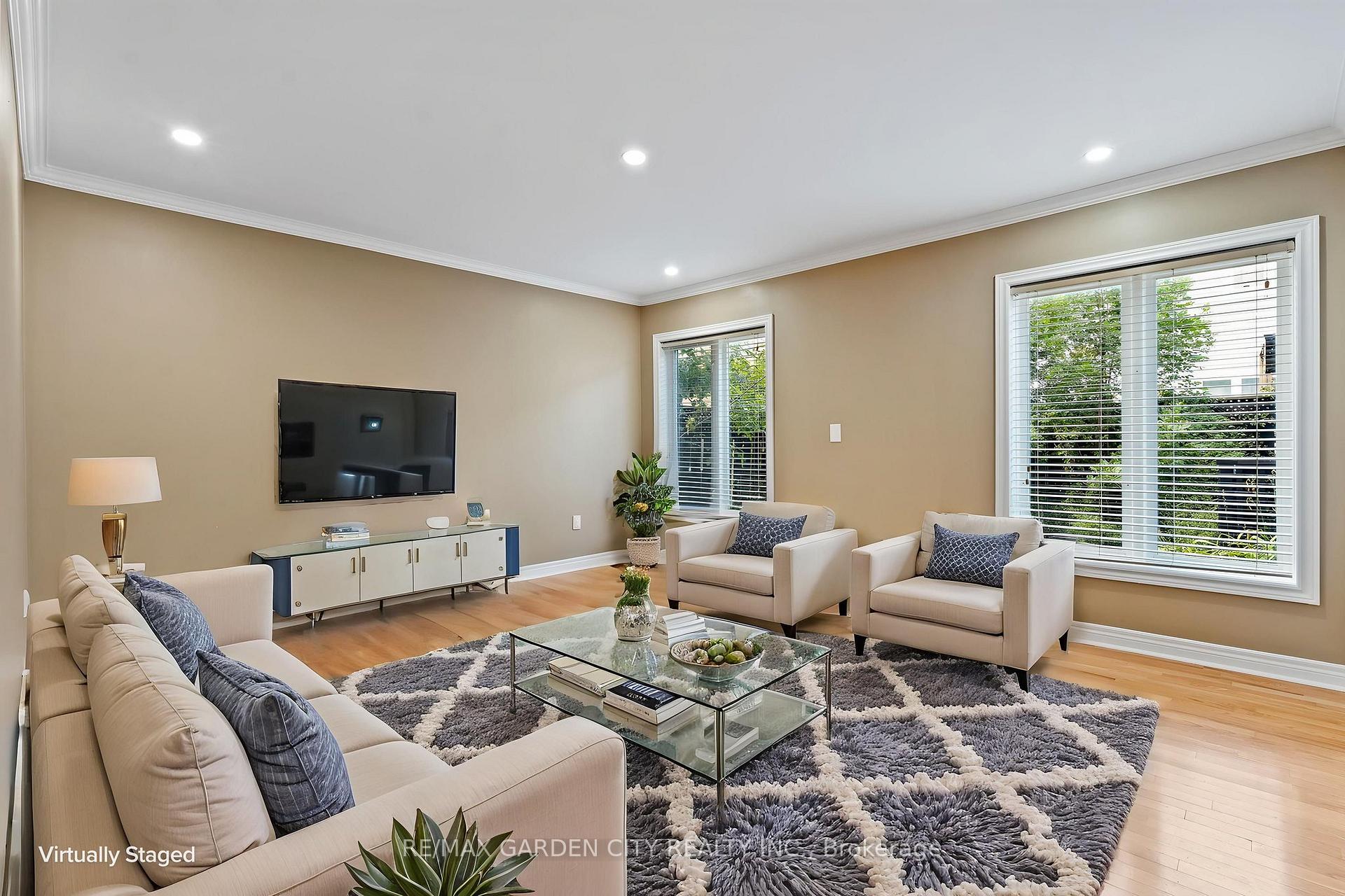 Photo 8 of 401 Wright Crescent, Niagara-on-the-Lake, Glendale — HOMEH