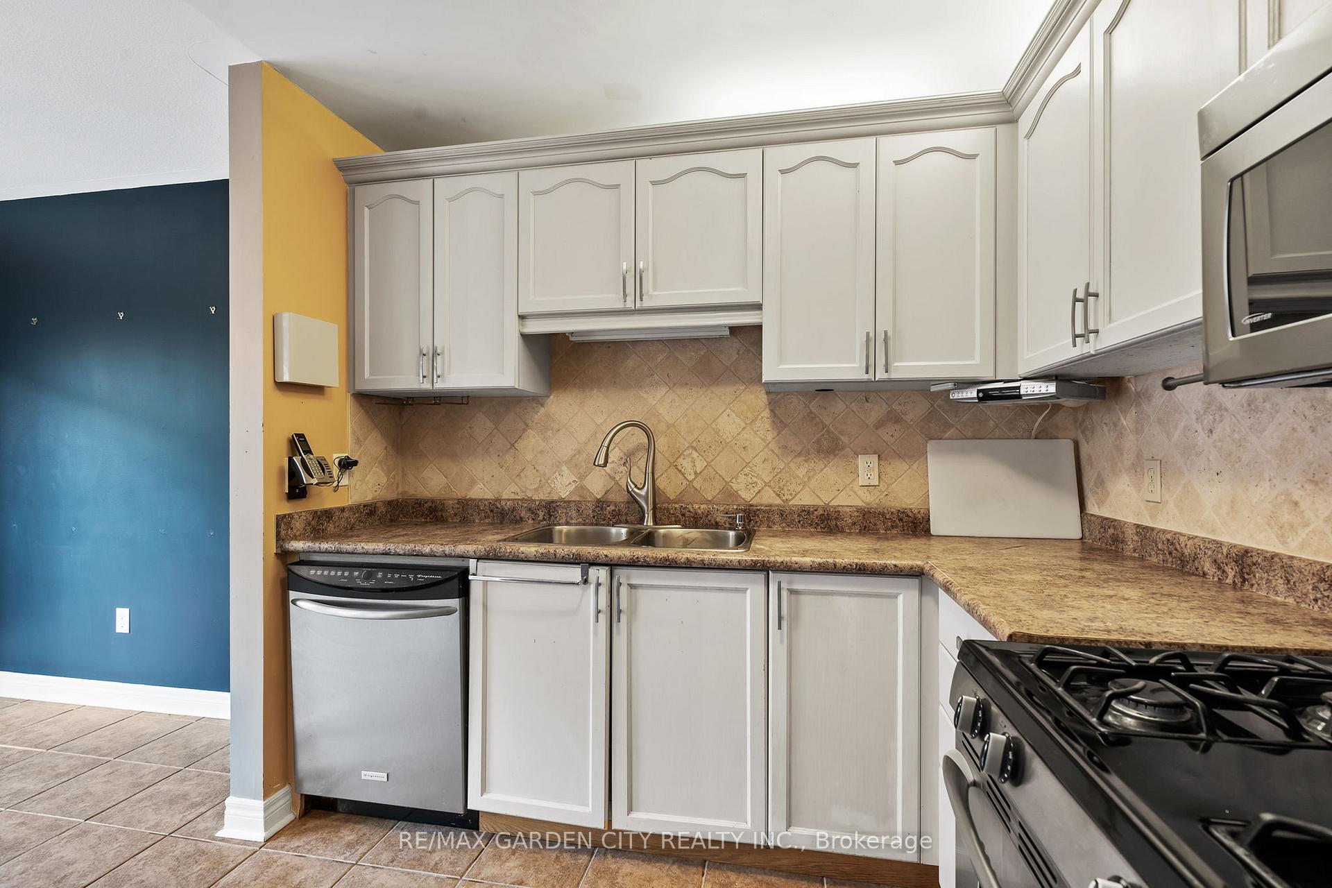 Photo 10 of 401 Wright Crescent, Niagara-on-the-Lake, Glendale — HOMEH