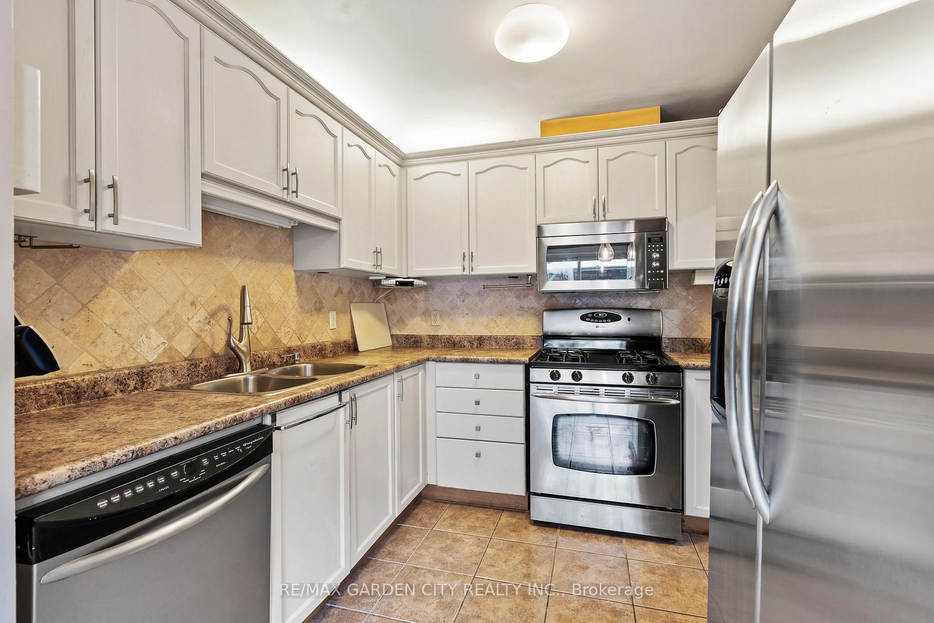Photo 13 of 401 Wright Crescent, Niagara-on-the-Lake, Glendale — HOMEH