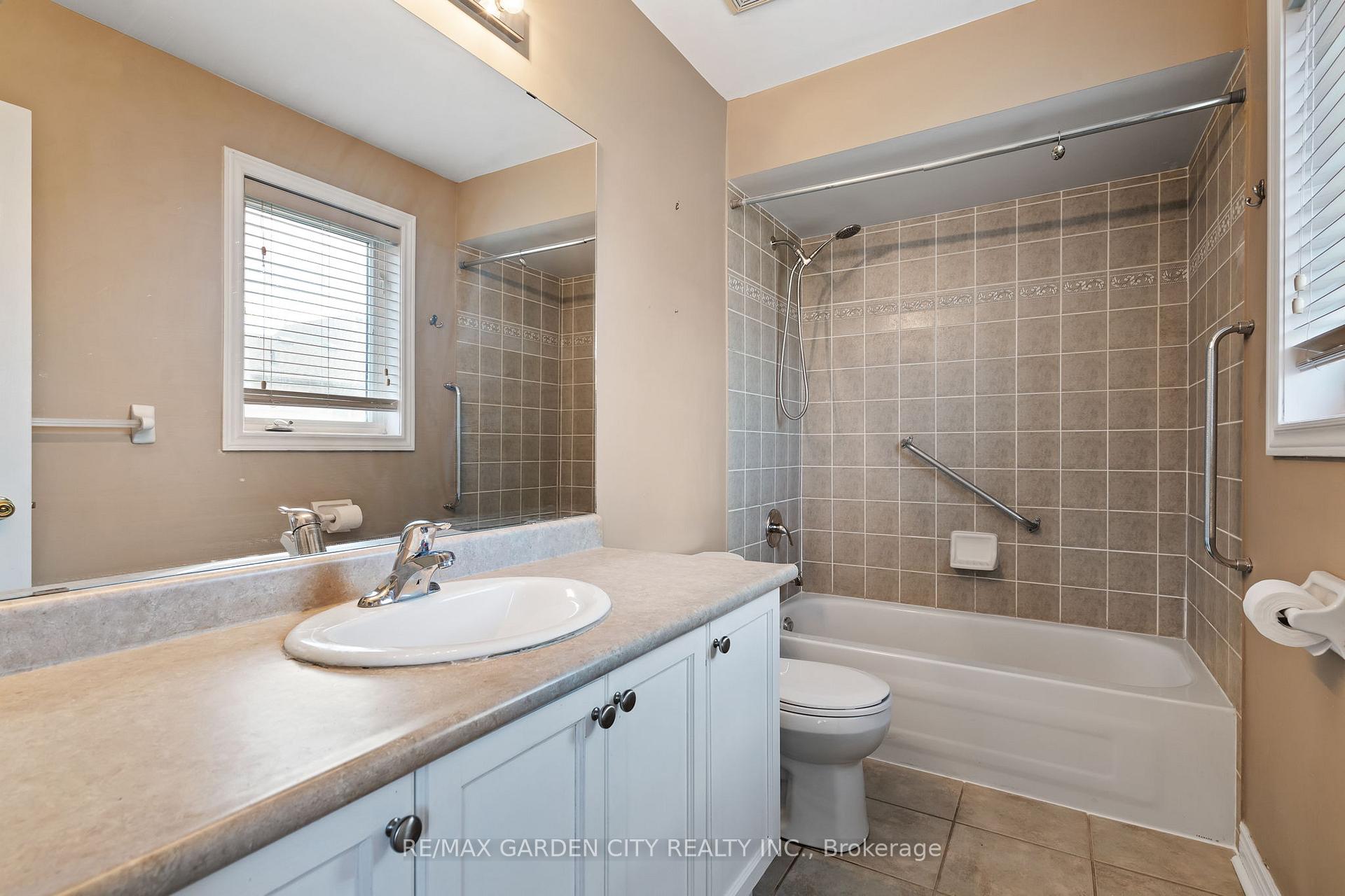 Photo 22 of 401 Wright Crescent, Niagara-on-the-Lake, Glendale — HOMEH