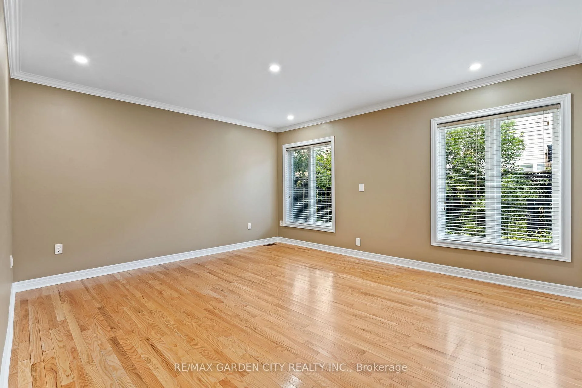 Photo 7 of 401 Wright Crescent, Niagara-on-the-Lake, Glendale — HOMEH