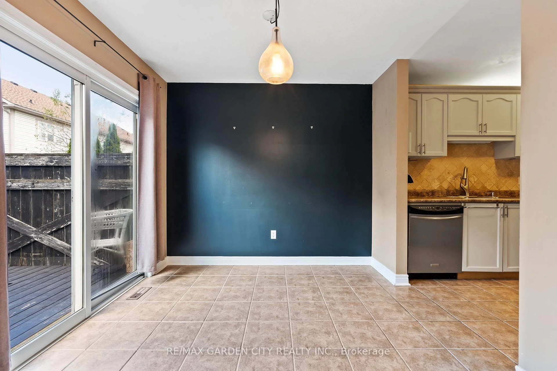 Photo 11 of 401 Wright Crescent, Niagara-on-the-Lake, Glendale — HOMEH