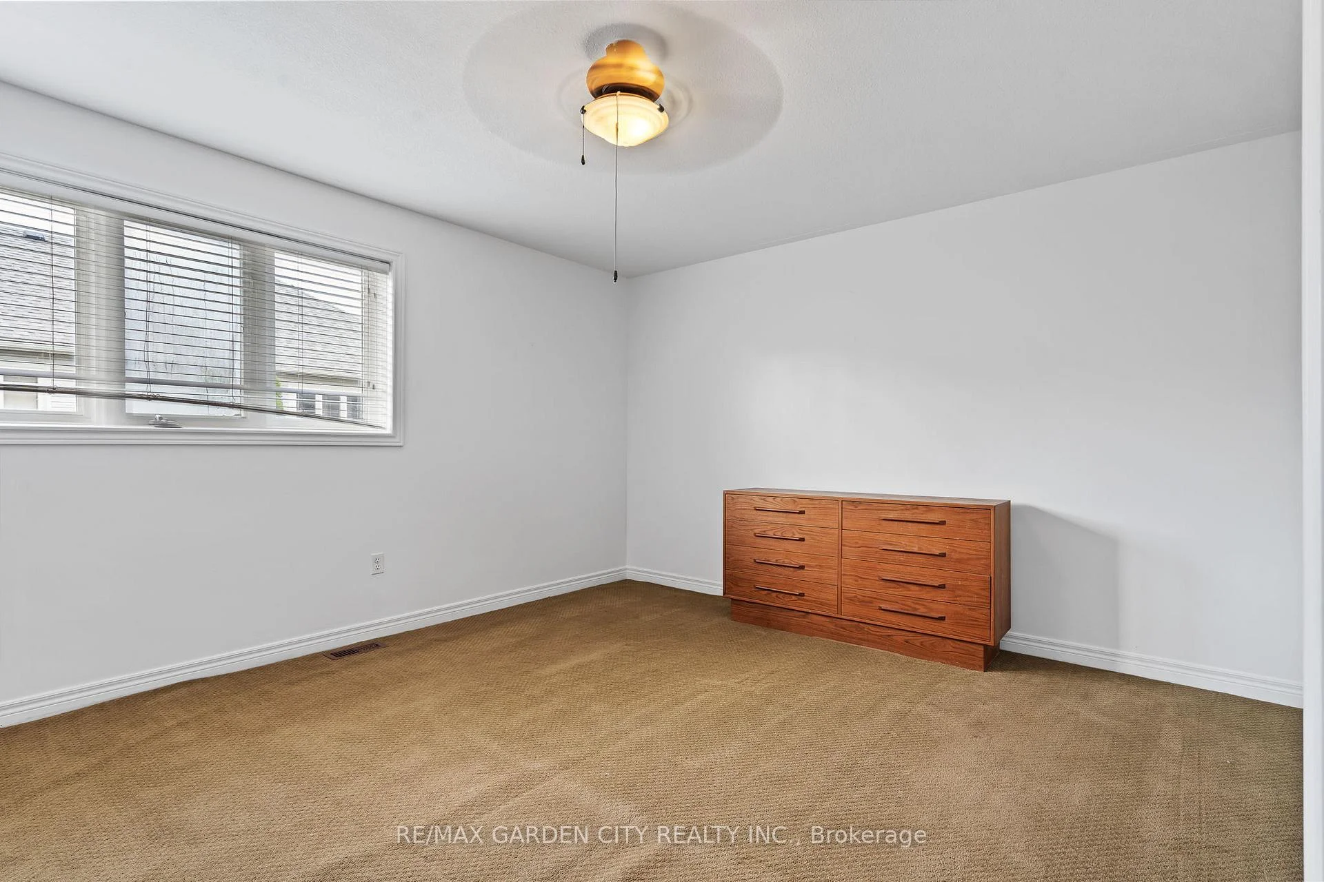Photo 17 of 401 Wright Crescent, Niagara-on-the-Lake, Glendale — HOMEH