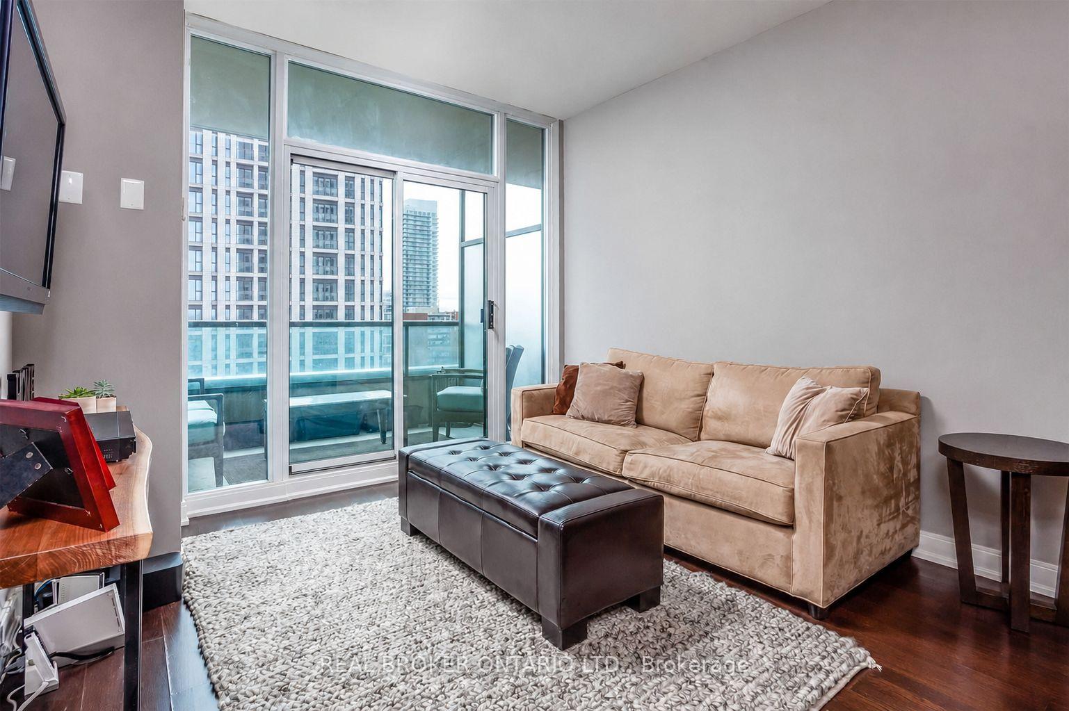 Photo 3 of Unit 1304, 88 Broadway Avenue, Toronto, Mount Pleasant West — HOMEH