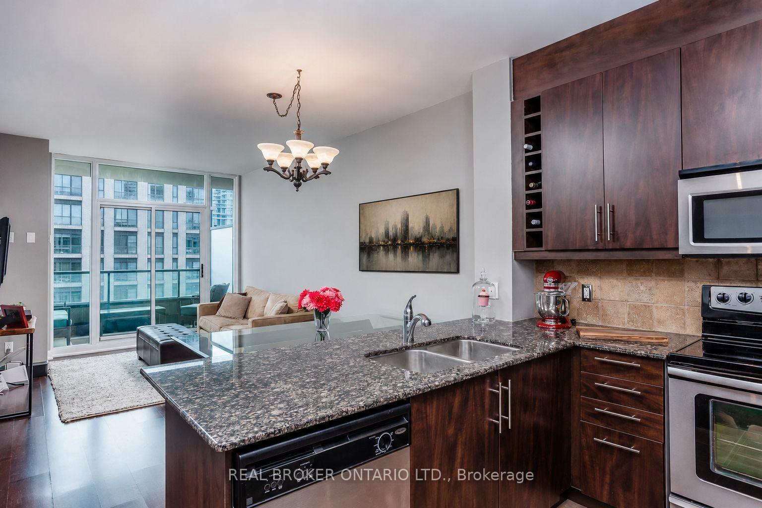 Photo 4 of Unit 1304, 88 Broadway Avenue, Toronto, Mount Pleasant West — HOMEH