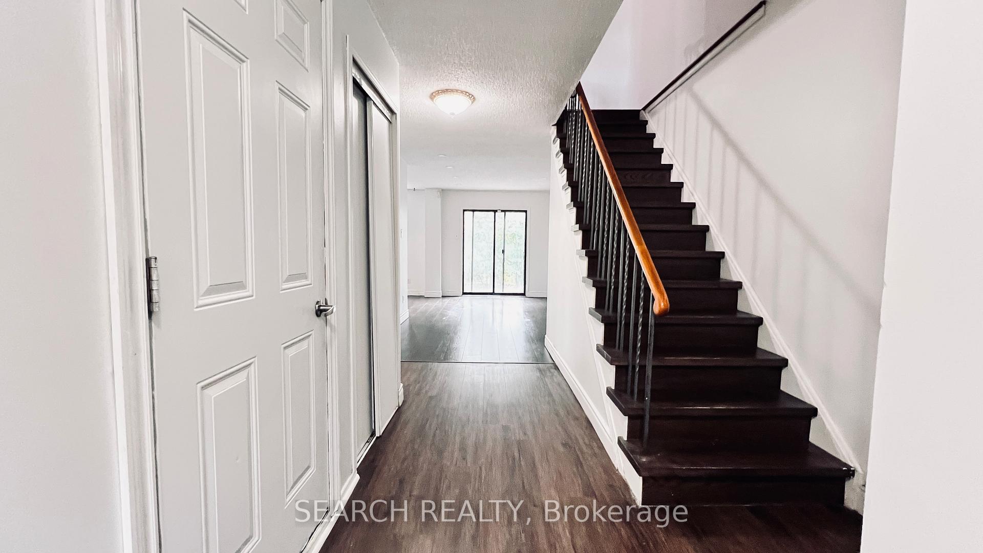 Photo 3 of 93 Martindale Crescent, Brampton, Brampton West — HOMEH