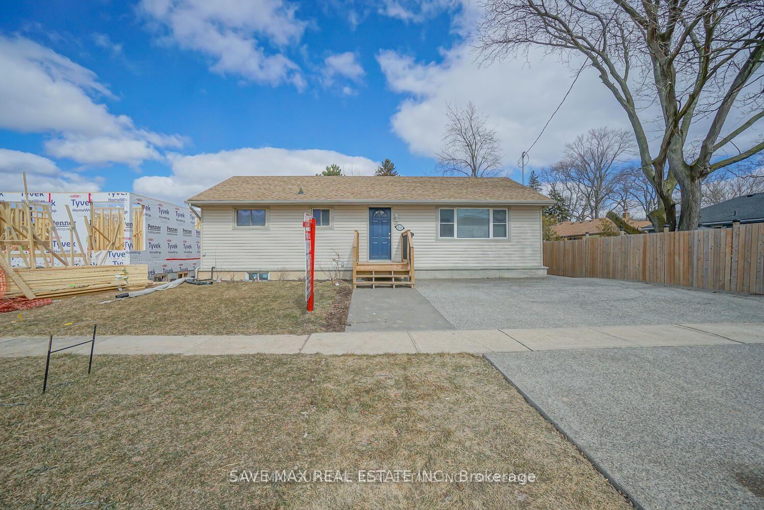 Photo 3 of 7631 Wayne Street, Niagara Falls, Ascot — HOMEH