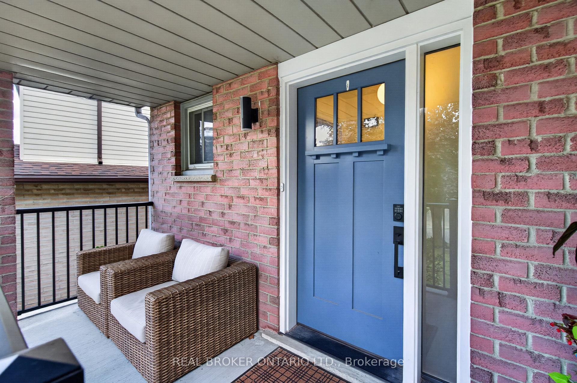Photo 3 of 171 Golfwood Drive, Hamilton, Gurnett — HOMEH