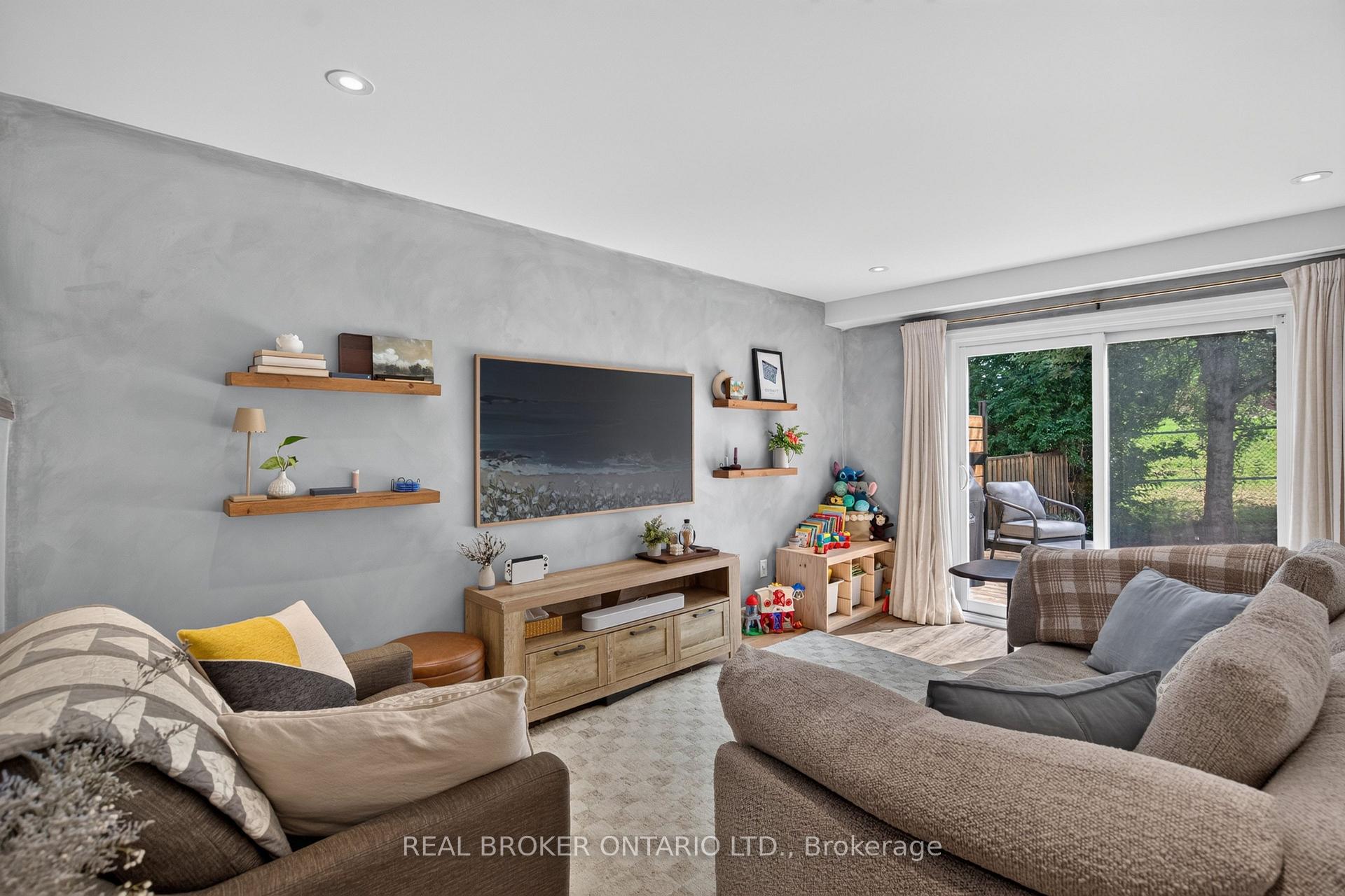 Photo 6 of 171 Golfwood Drive, Hamilton, Gurnett — HOMEH