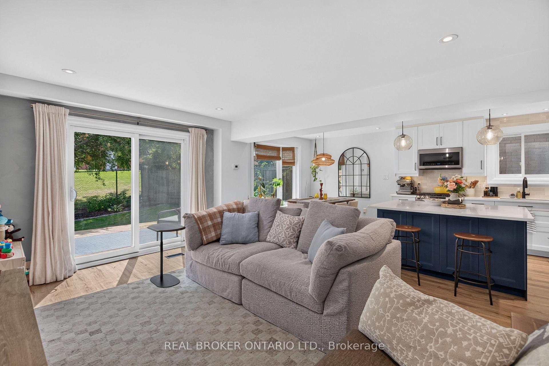 Photo 7 of 171 Golfwood Drive, Hamilton, Gurnett — HOMEH