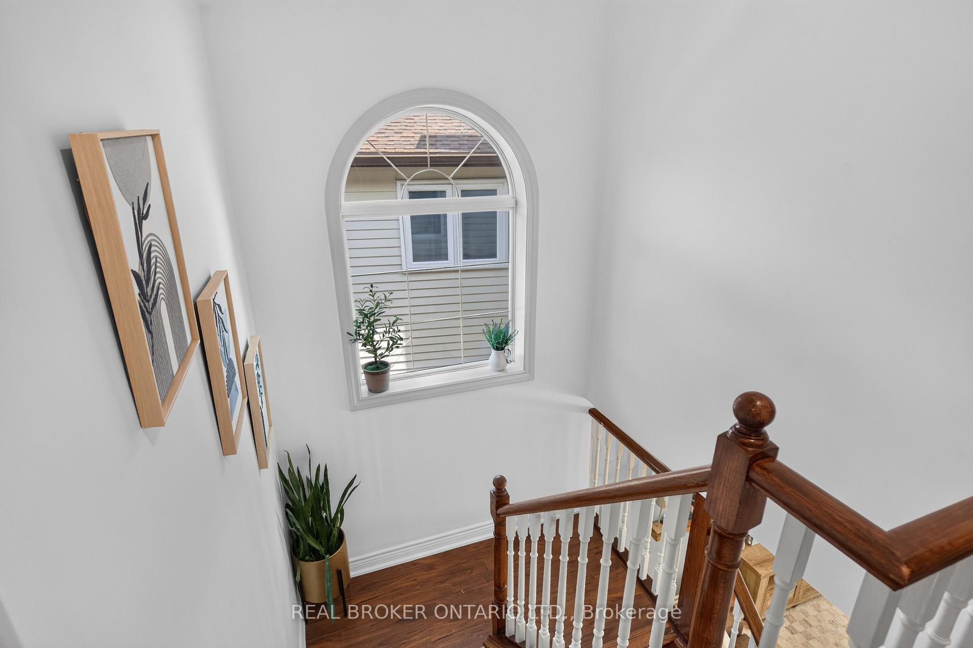 Photo 17 of 171 Golfwood Drive, Hamilton, Gurnett — HOMEH