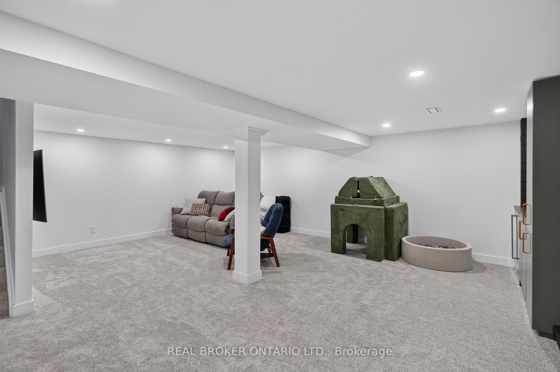 Photo 29 of 171 Golfwood Drive, Hamilton, Gurnett — HOMEH