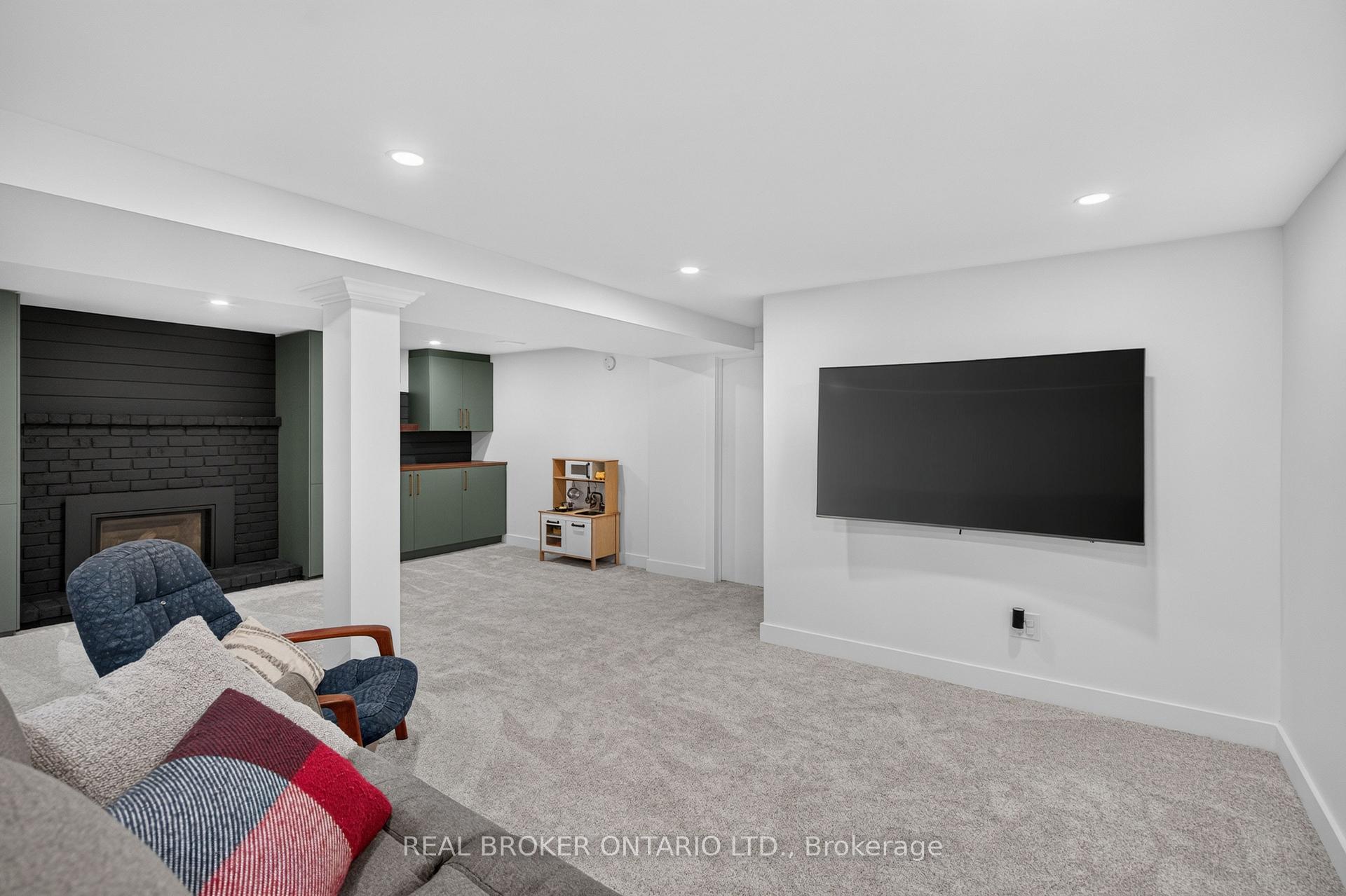 Photo 30 of 171 Golfwood Drive, Hamilton, Gurnett — HOMEH