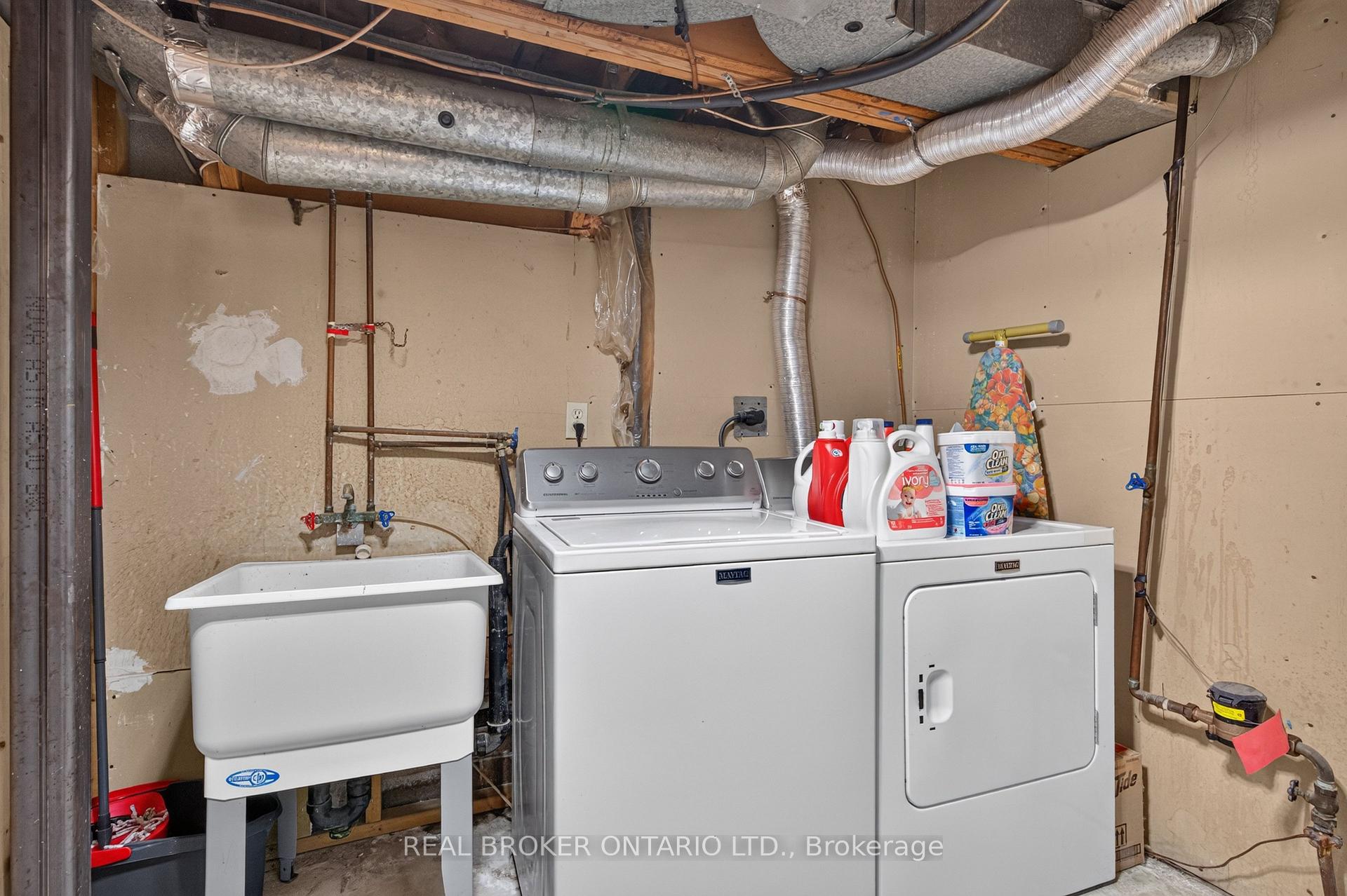 Photo 32 of 171 Golfwood Drive, Hamilton, Gurnett — HOMEH