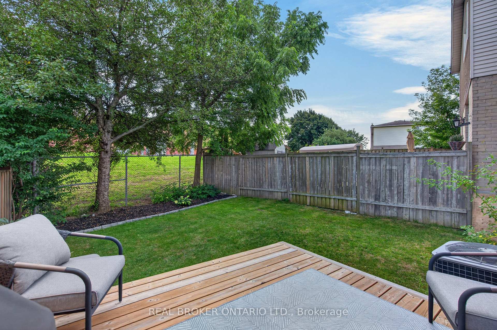 Photo 34 of 171 Golfwood Drive, Hamilton, Gurnett — HOMEH
