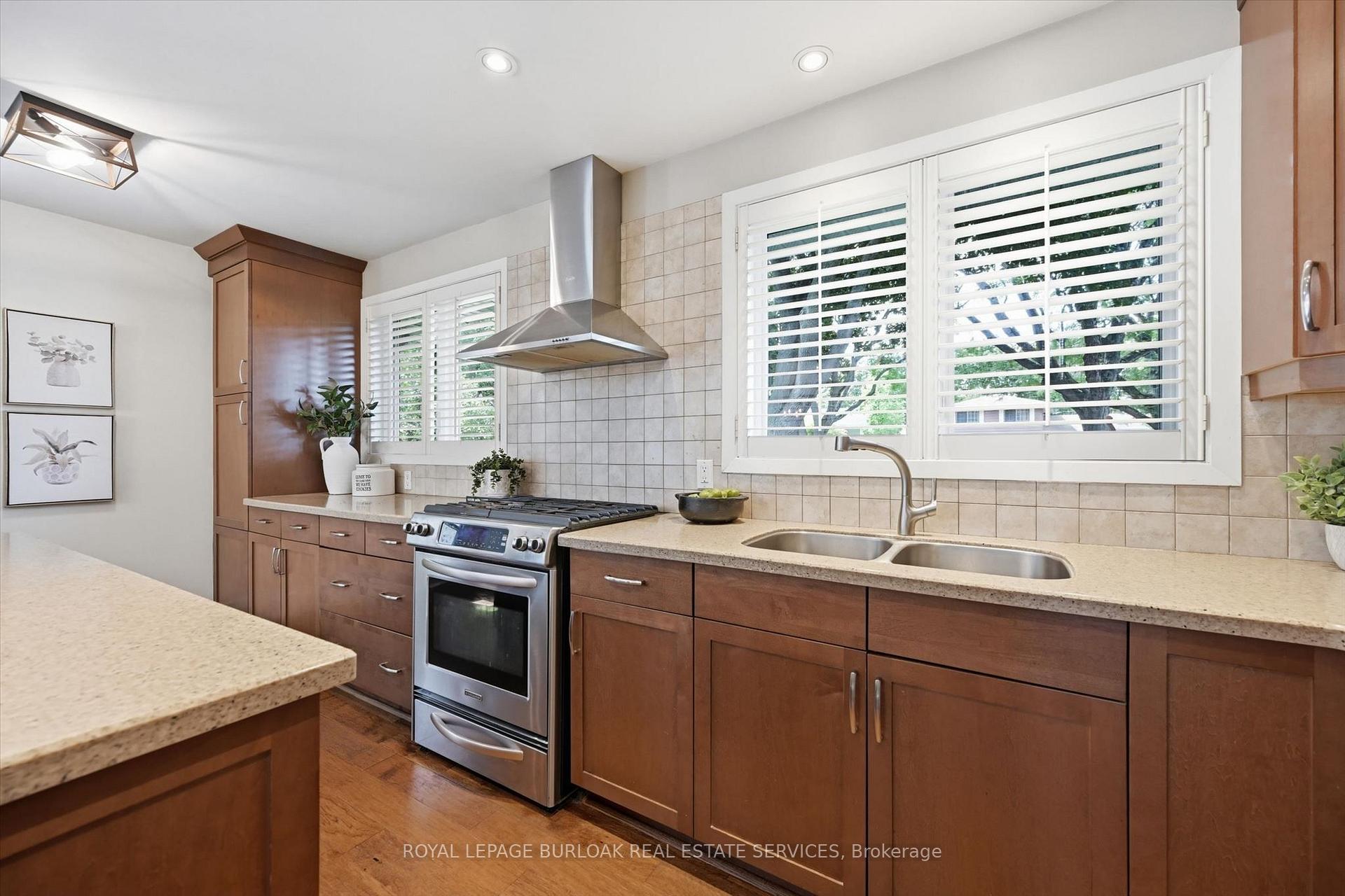 Photo 10 of 3430 Regal Road, Burlington, Roseland — HOMEH