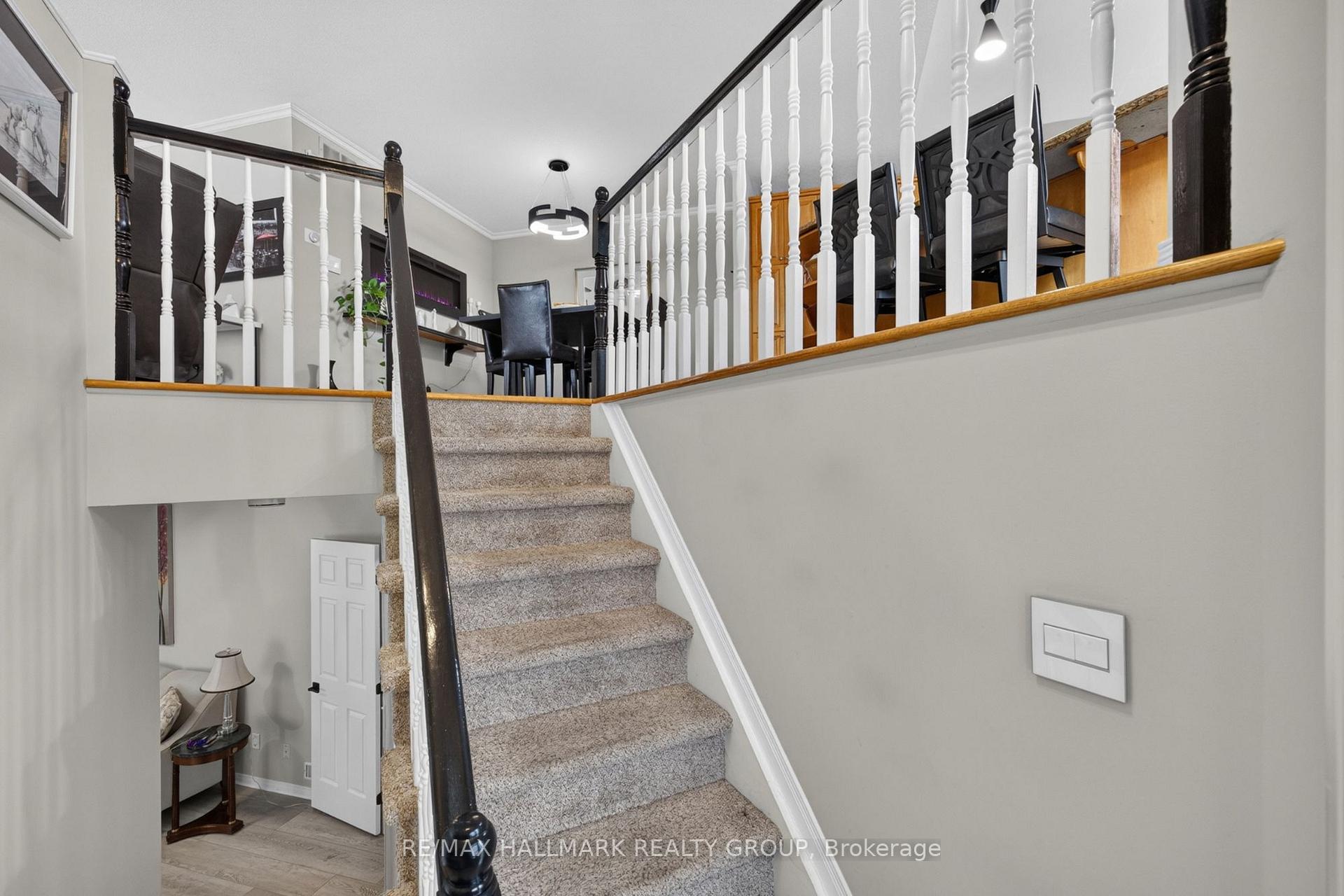 Photo 4 of 139 Castle Glen Crescent, Ottawa, Kanata - Glencairn/Hazeldean — HOMEH