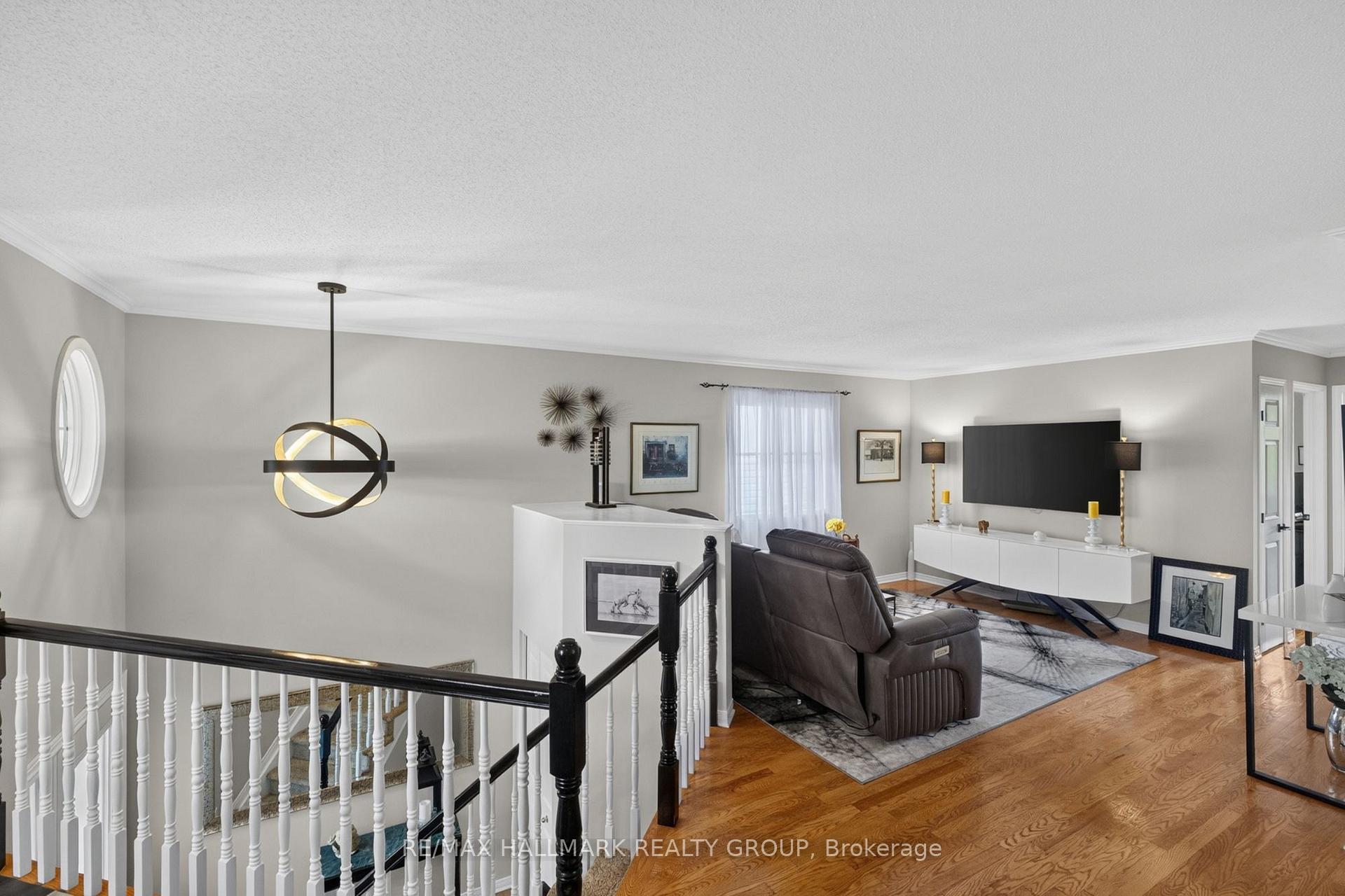 Photo 5 of 139 Castle Glen Crescent, Ottawa, Kanata - Glencairn/Hazeldean — HOMEH