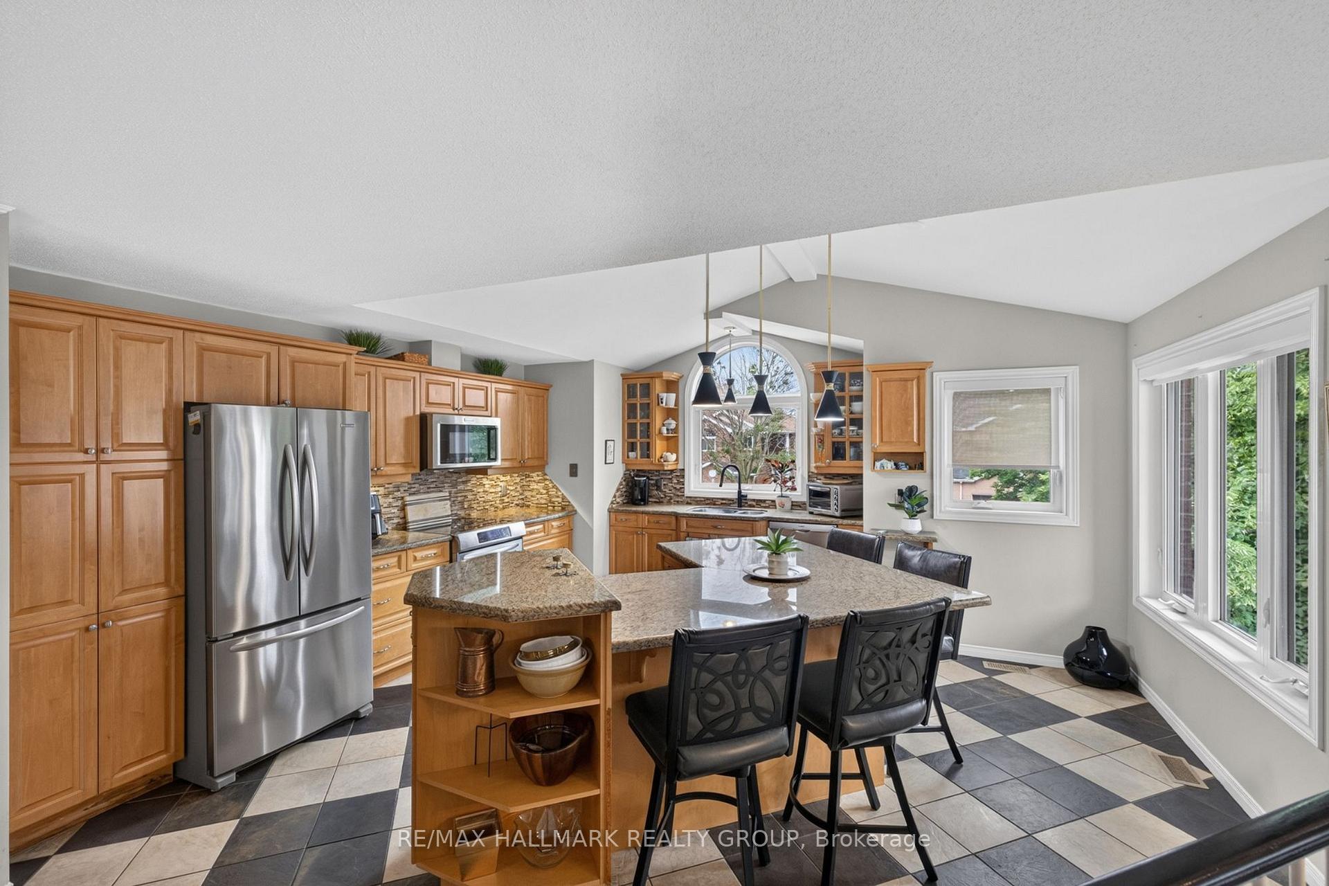 Photo 7 of 139 Castle Glen Crescent, Ottawa, Kanata - Glencairn/Hazeldean — HOMEH