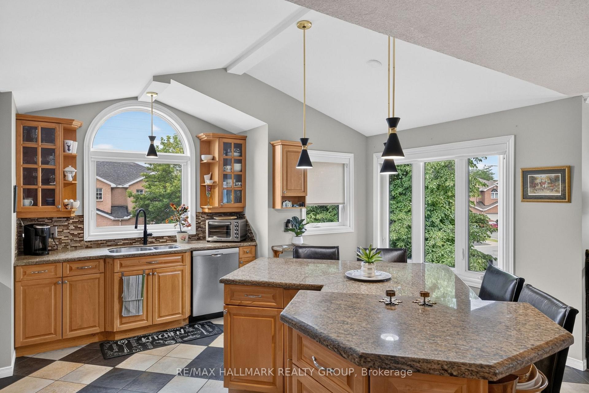 Photo 9 of 139 Castle Glen Crescent, Ottawa, Kanata - Glencairn/Hazeldean — HOMEH