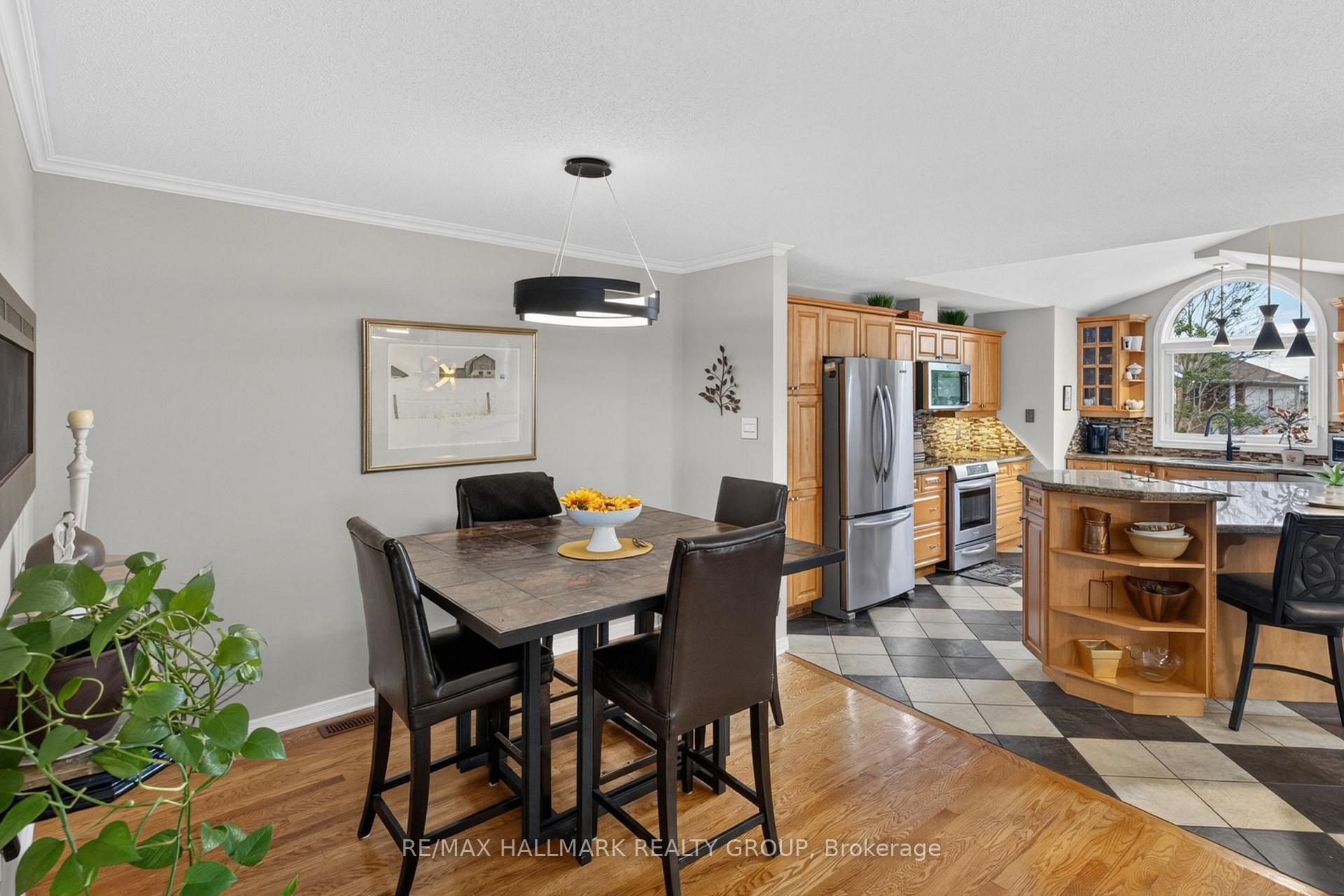 Photo 15 of 139 Castle Glen Crescent, Ottawa, Kanata - Glencairn/Hazeldean — HOMEH
